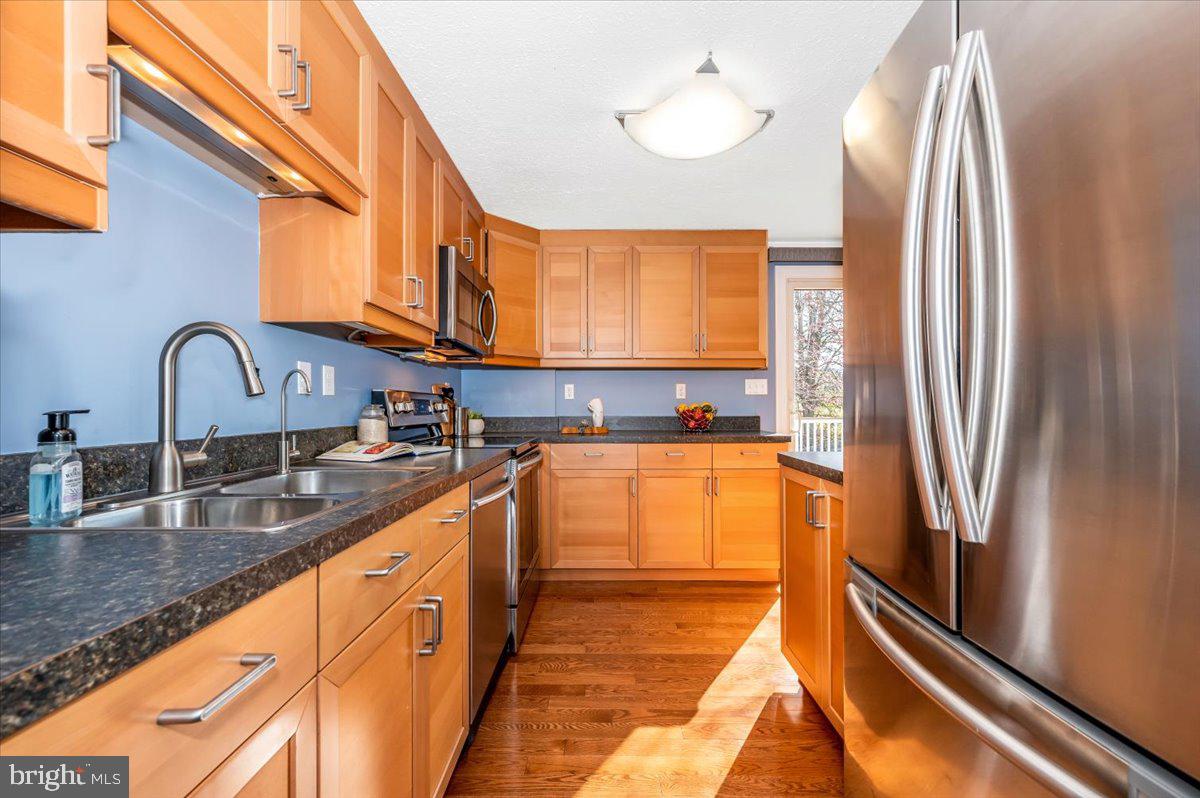 QUINCE ORCHARD MANOR - Residential