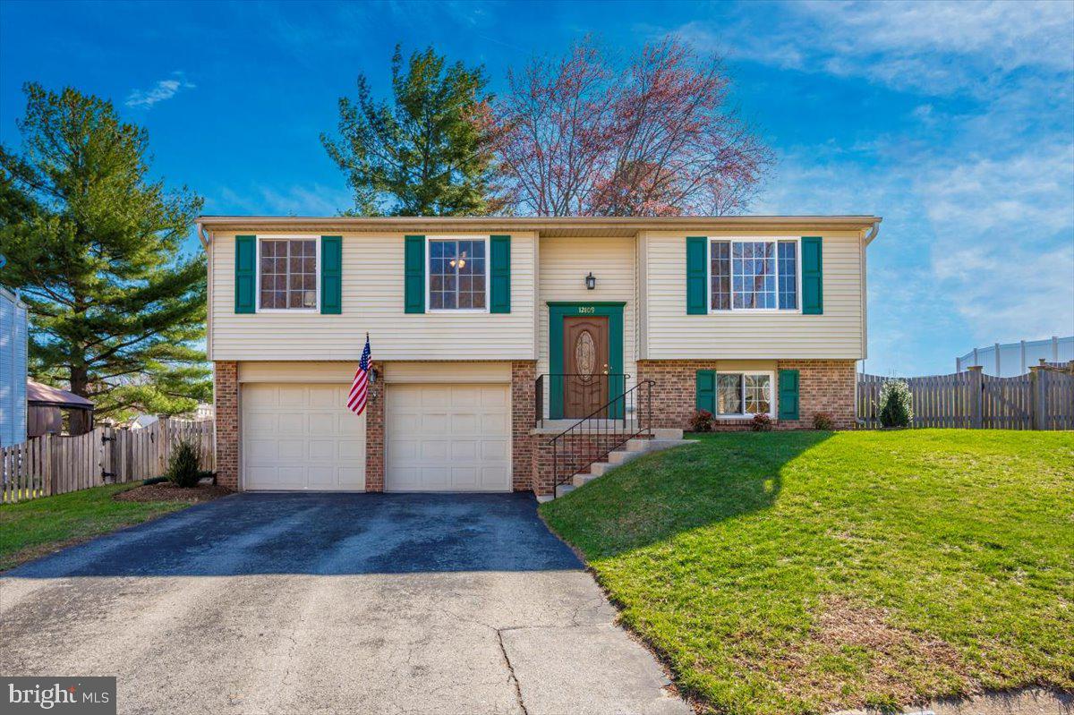 QUINCE ORCHARD MANOR - Residential