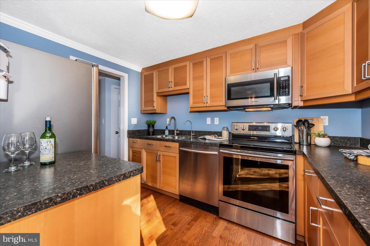 QUINCE ORCHARD MANOR - Residential
