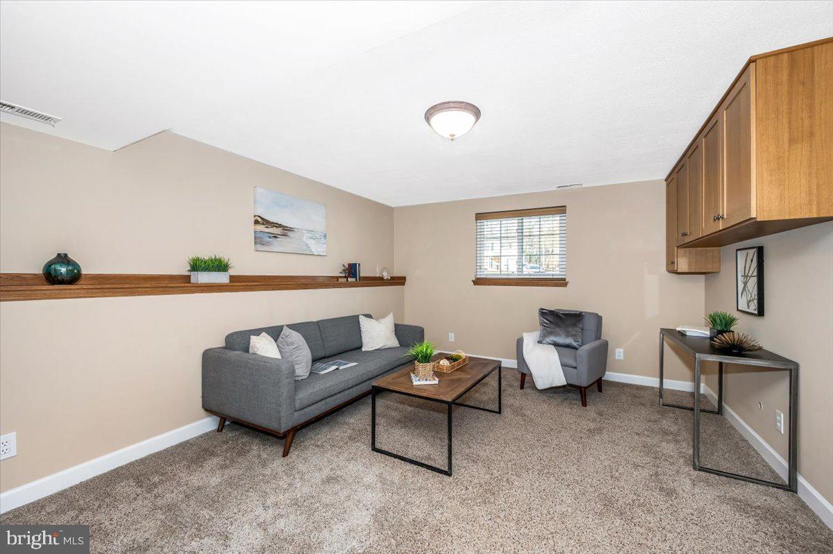 QUINCE ORCHARD MANOR - Residential