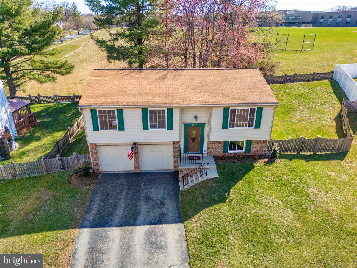QUINCE ORCHARD MANOR - Residential