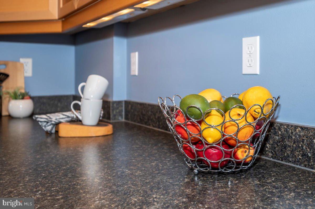 QUINCE ORCHARD MANOR - Residential