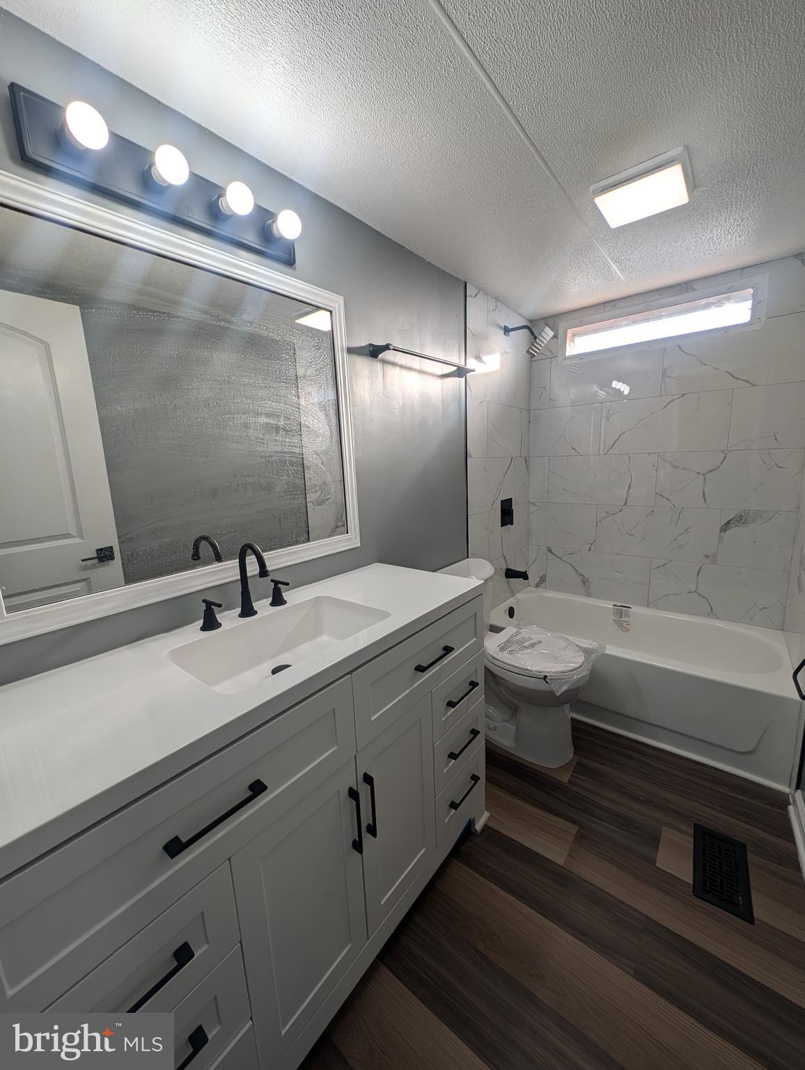 BUSH RIVER MANOR - Residential