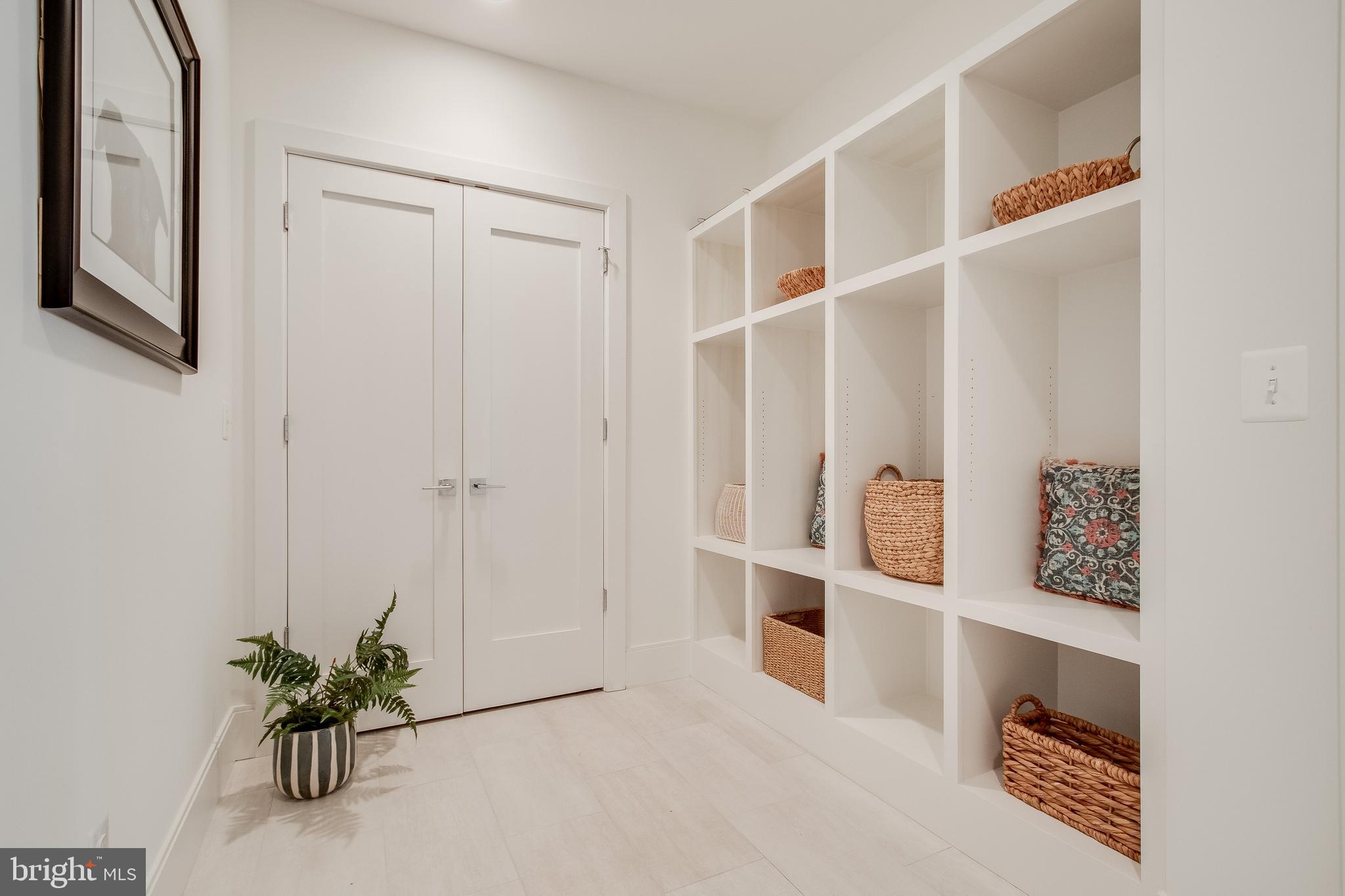 VIENNA WOODS - Residential