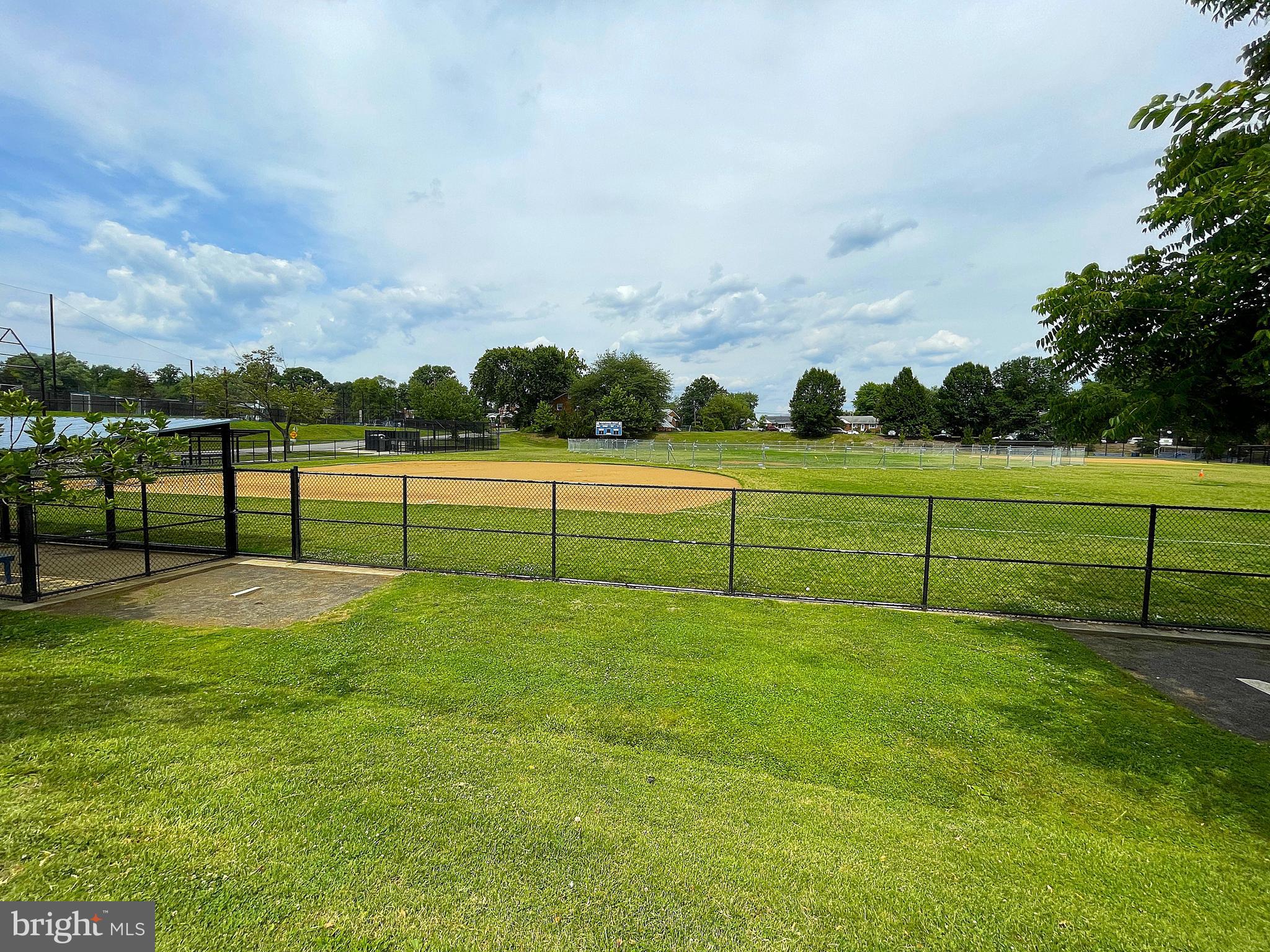 BERKSHIRE OAKWOOD - Residential