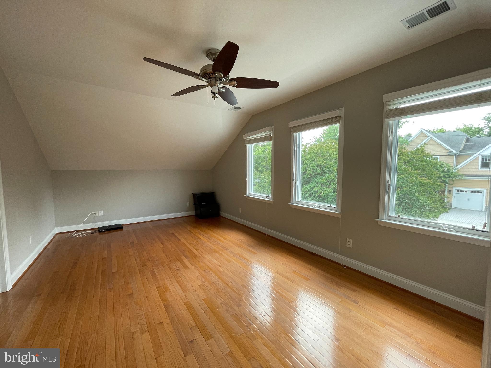 BERKSHIRE OAKWOOD - Residential