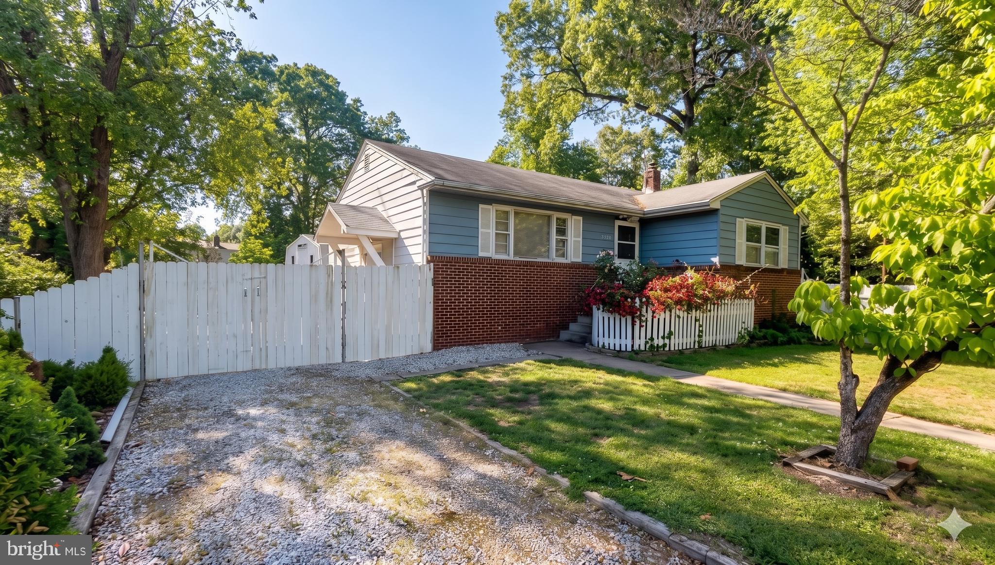 HOLLYWOOD ON THE HILL - Residential