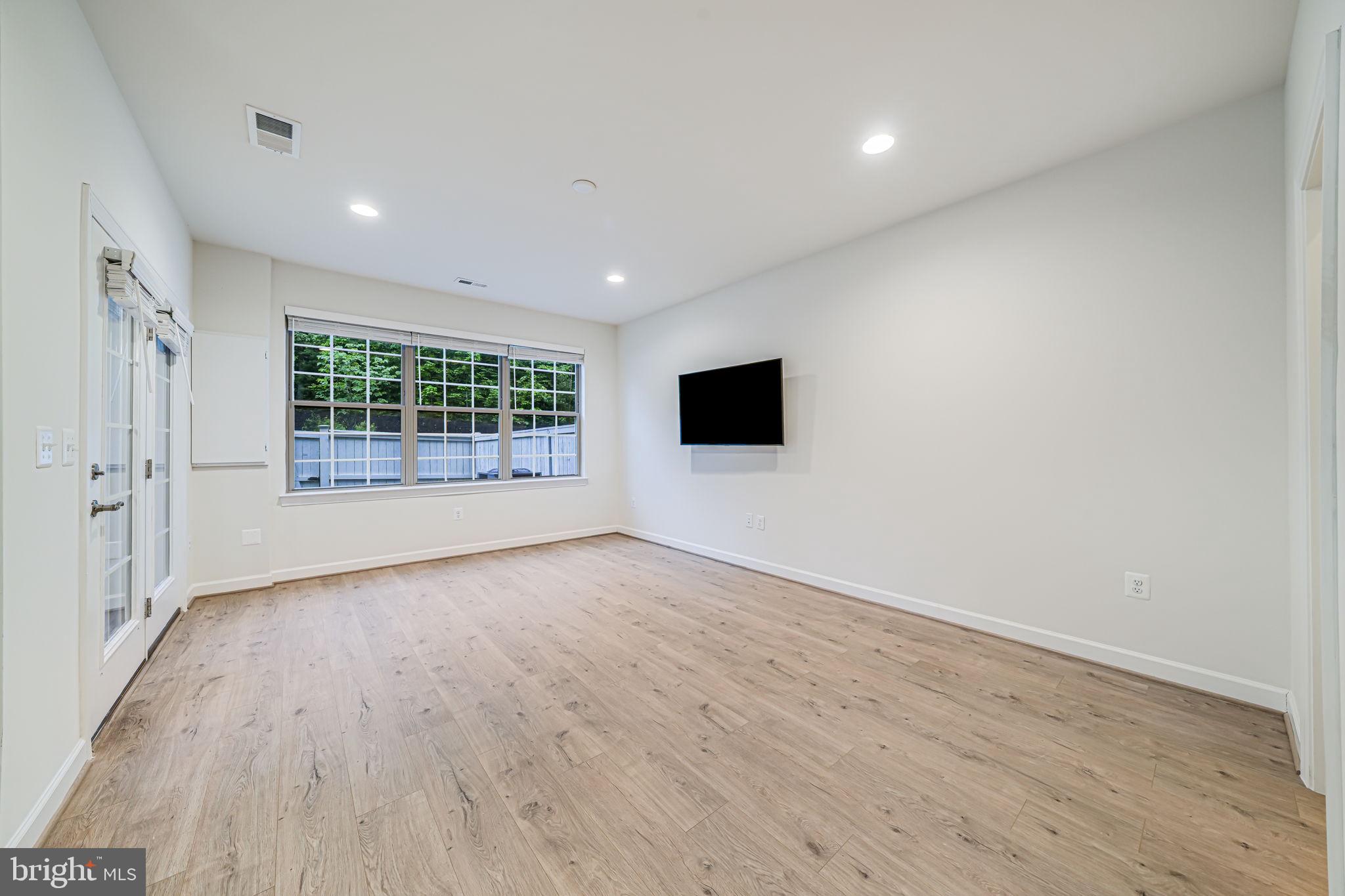 LAKE MANASSAS - Residential