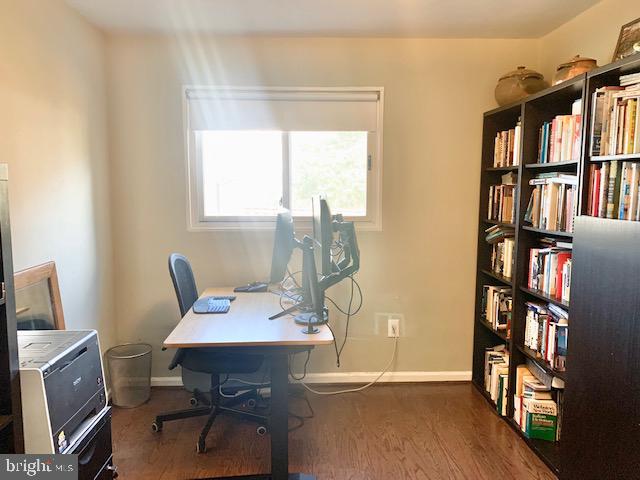 LOCUST HILL ESTATES - Residential Lease