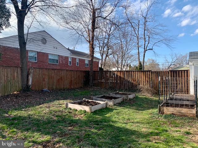 LOCUST HILL ESTATES - Residential Lease