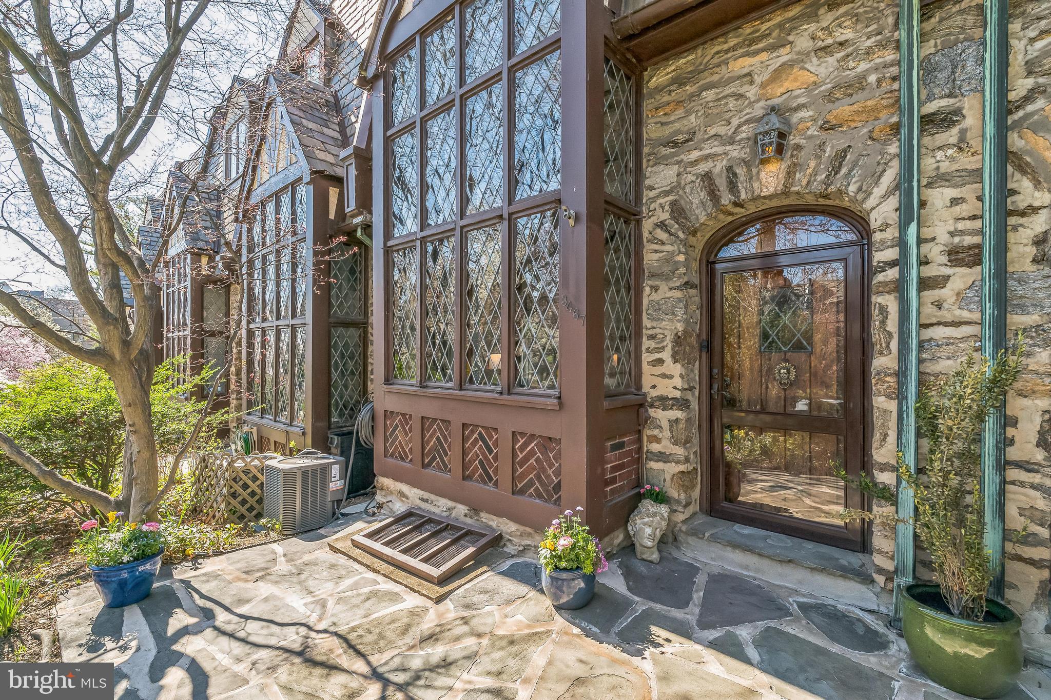EAST FALLS - Residential