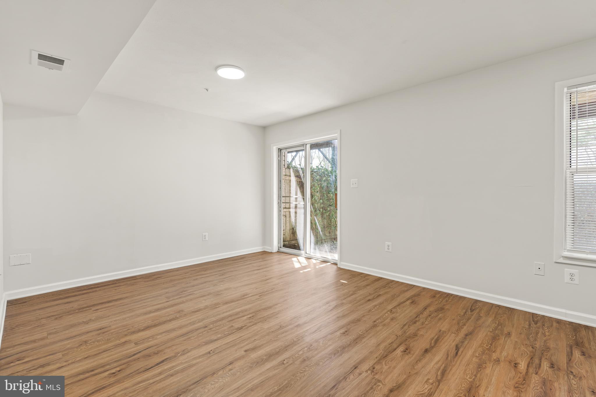 ROBINS GLENN - Residential