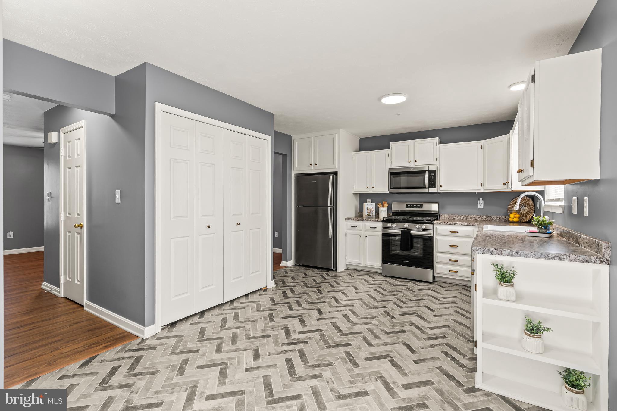 ROBINS GLENN - Residential