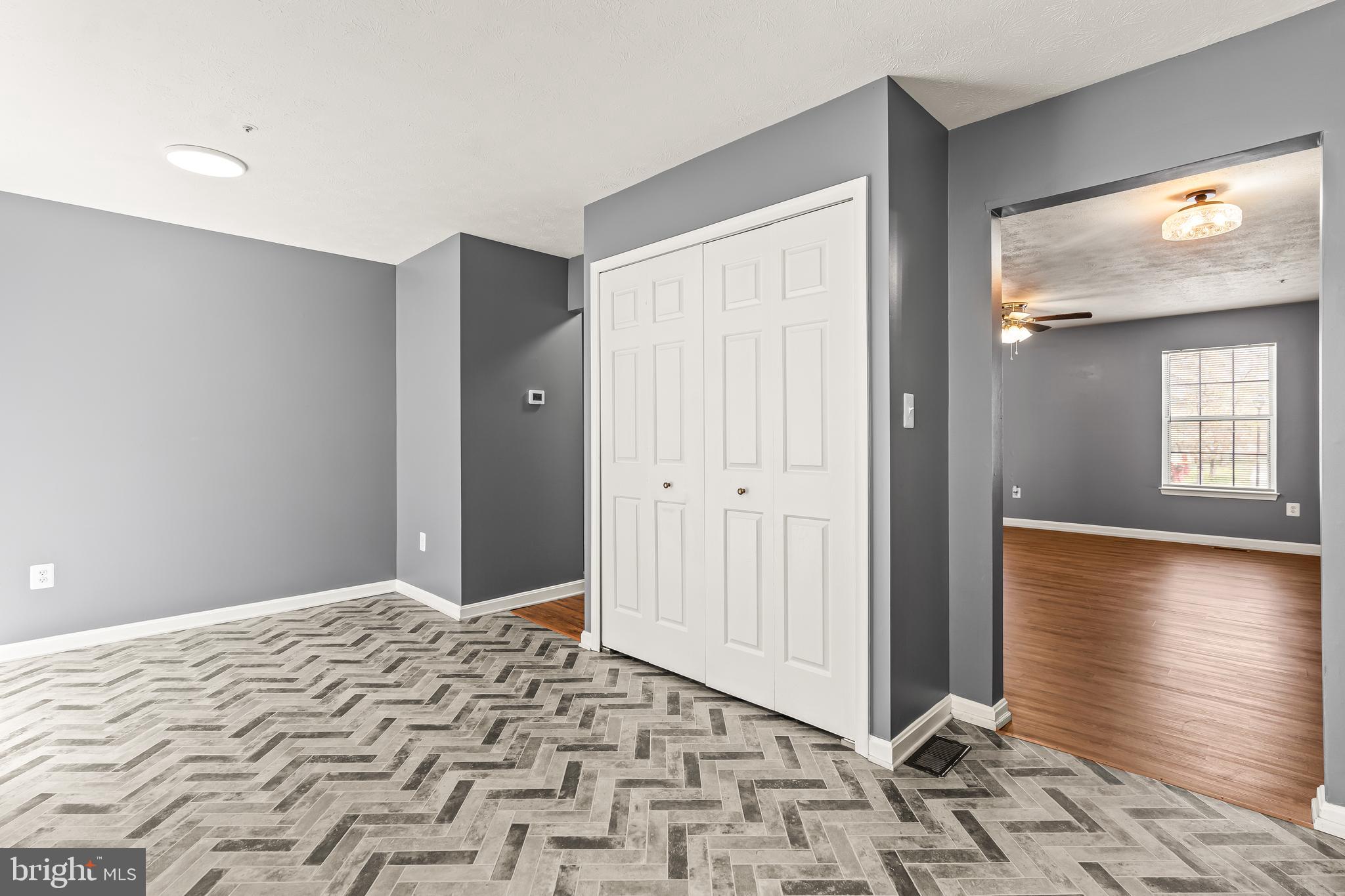 ROBINS GLENN - Residential