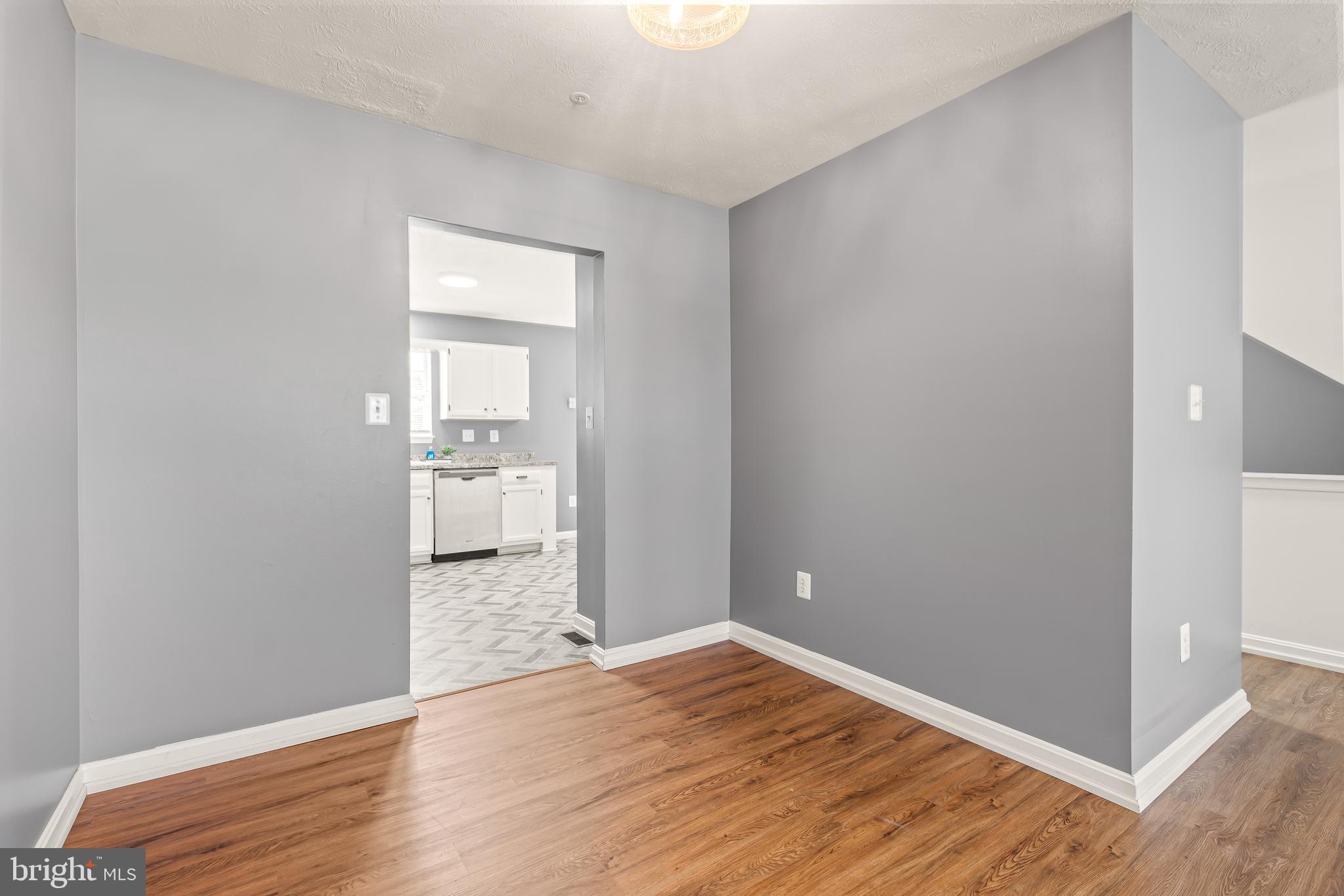 ROBINS GLENN - Residential
