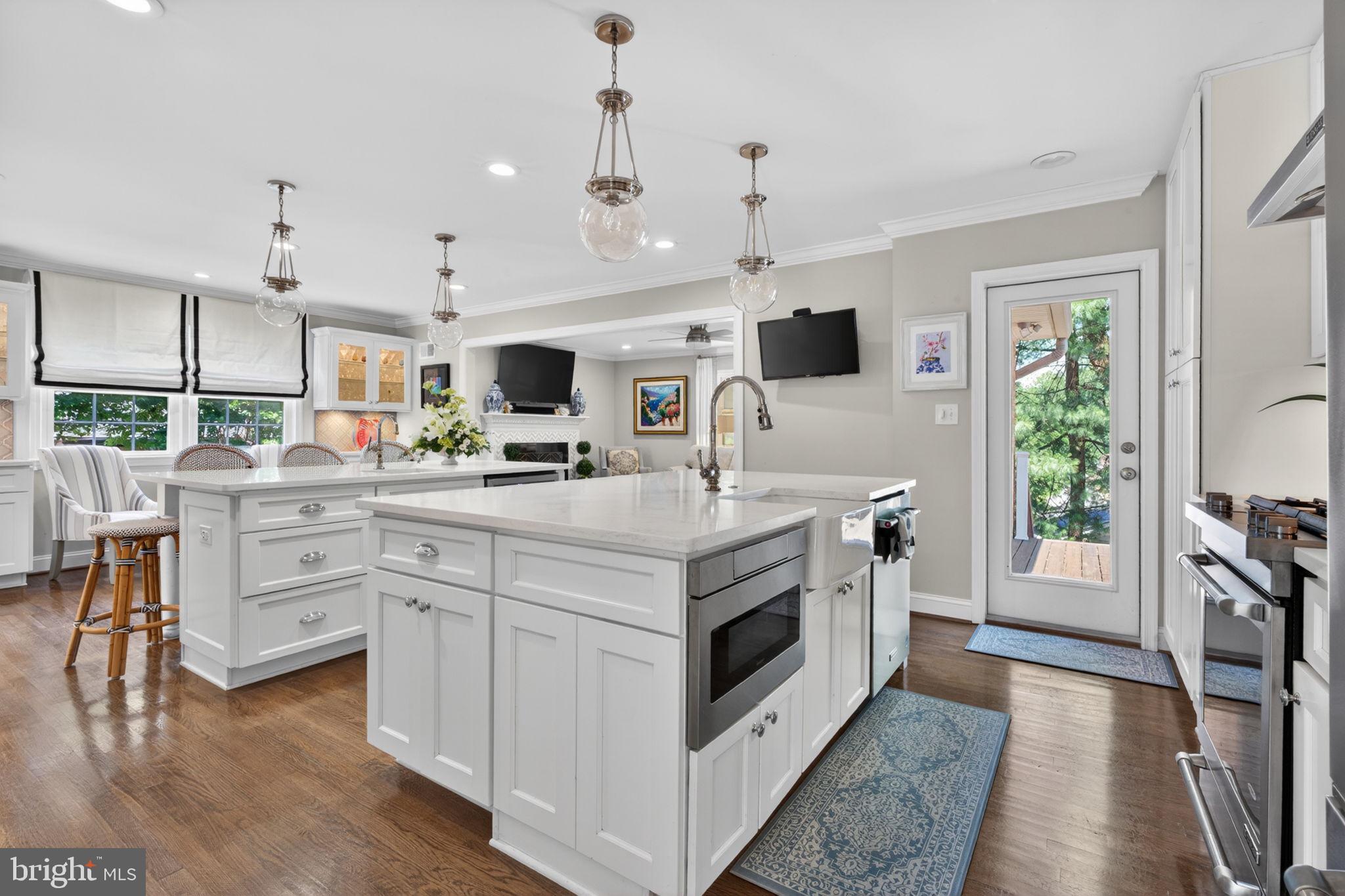 COUNTRY CLUB HILLS - Residential