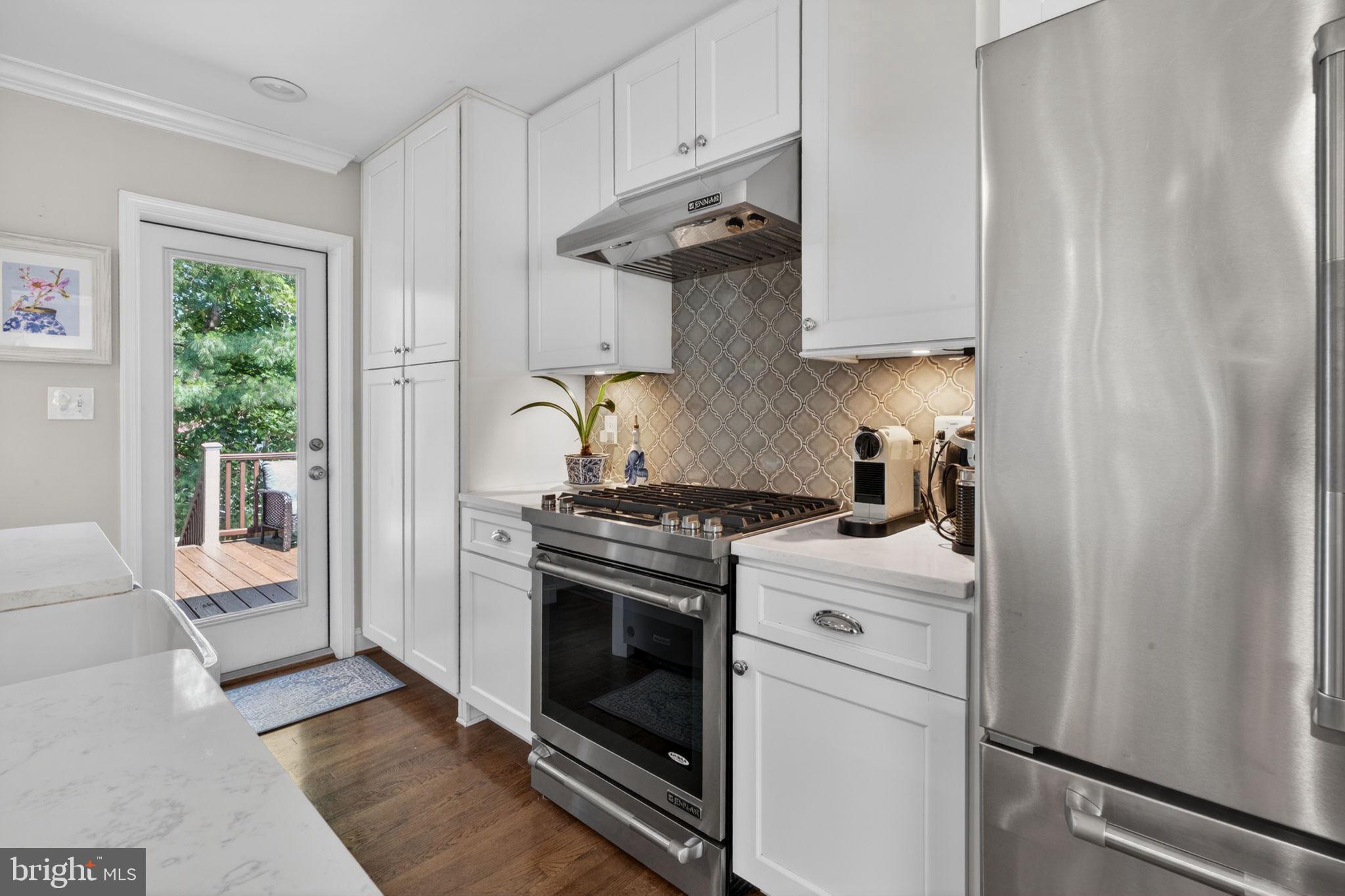 COUNTRY CLUB HILLS - Residential