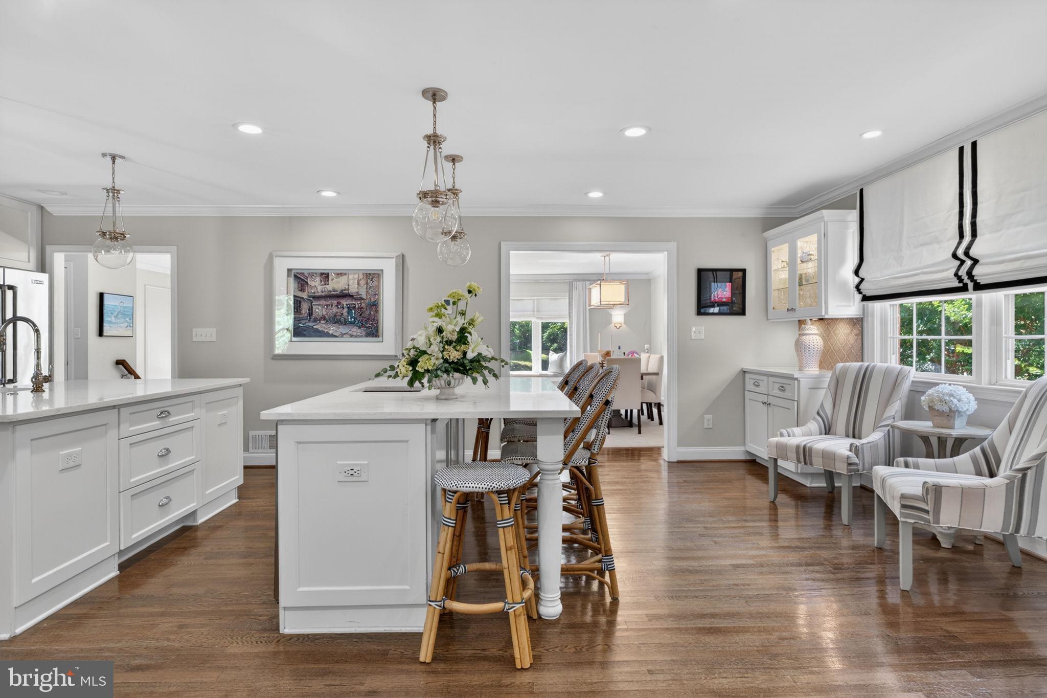 COUNTRY CLUB HILLS - Residential