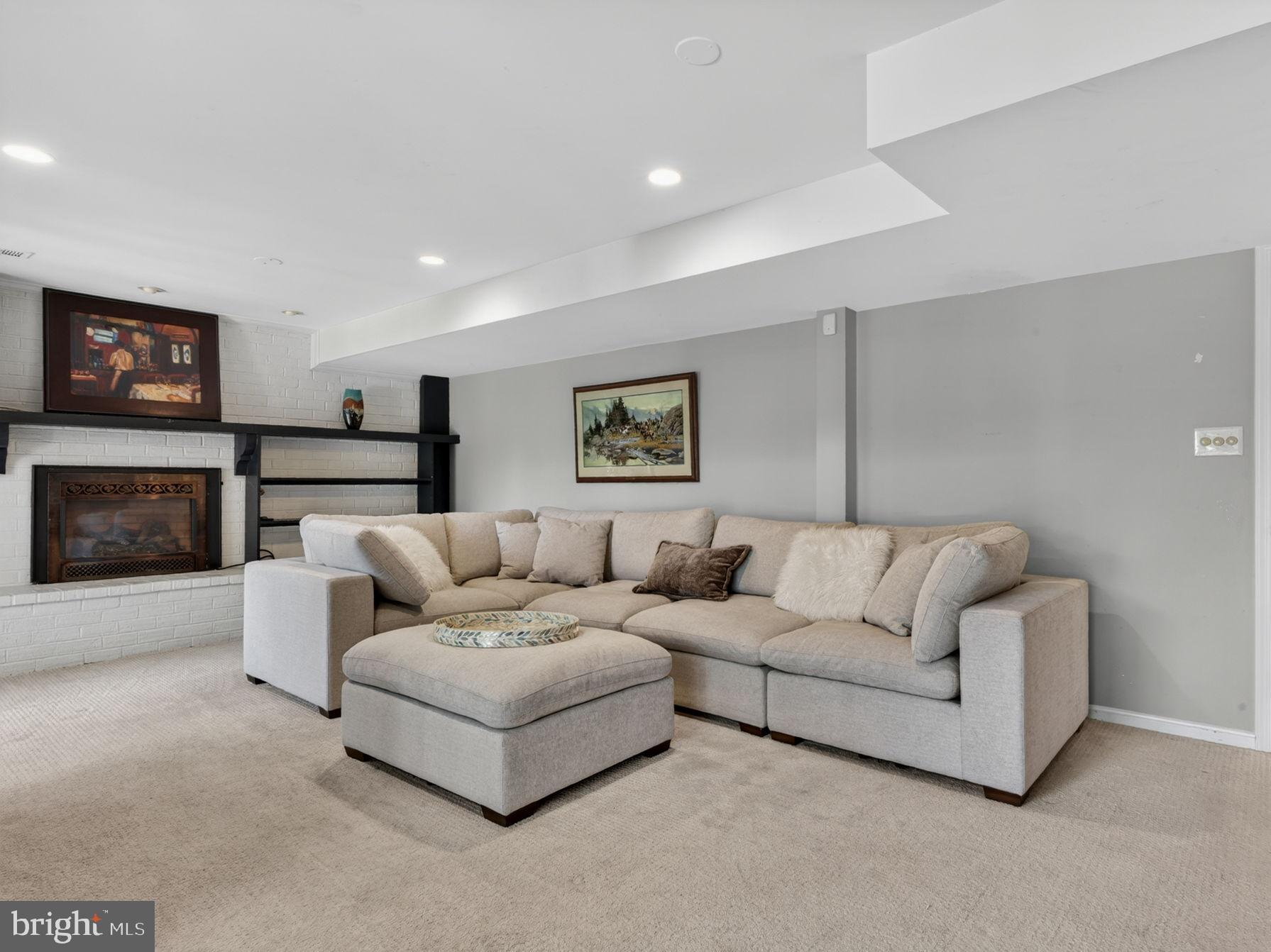 COUNTRY CLUB HILLS - Residential