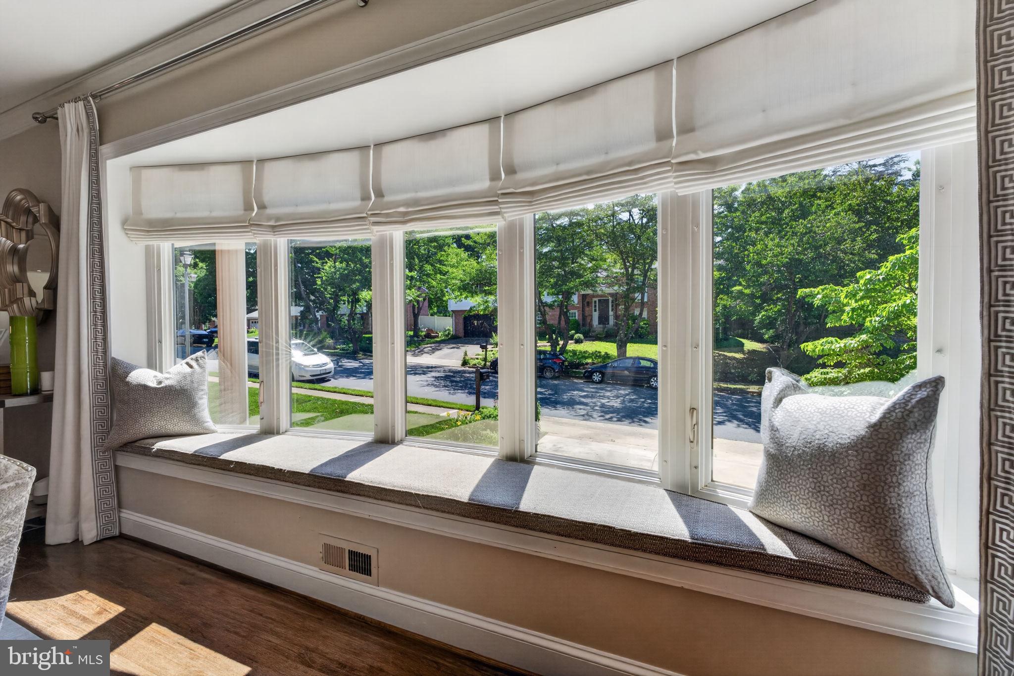 COUNTRY CLUB HILLS - Residential