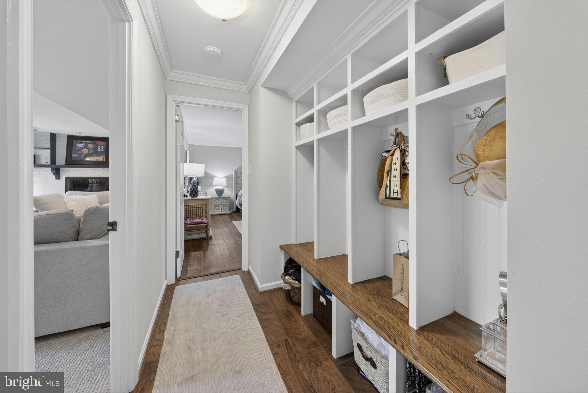 COUNTRY CLUB HILLS - Residential