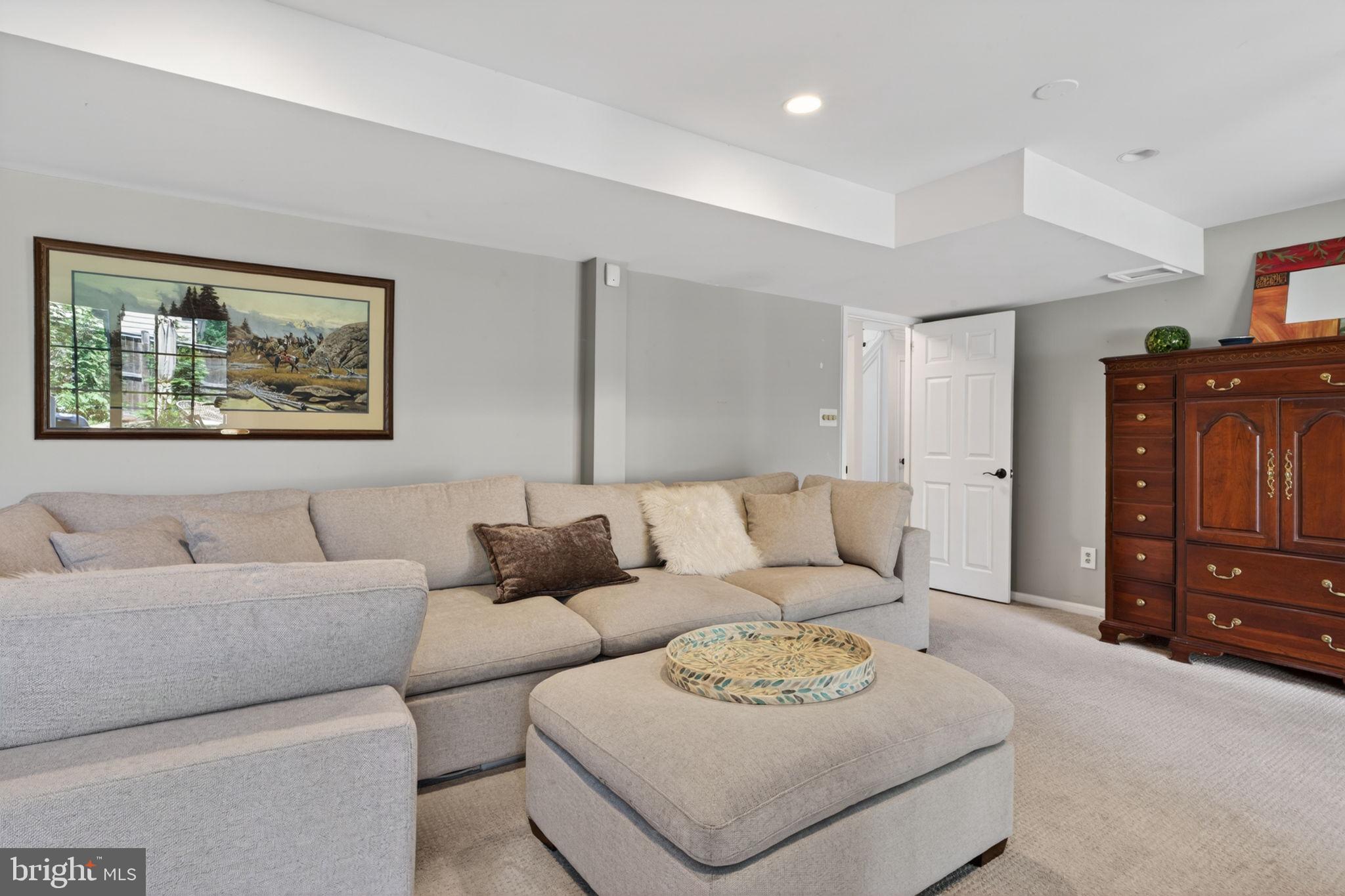 COUNTRY CLUB HILLS - Residential