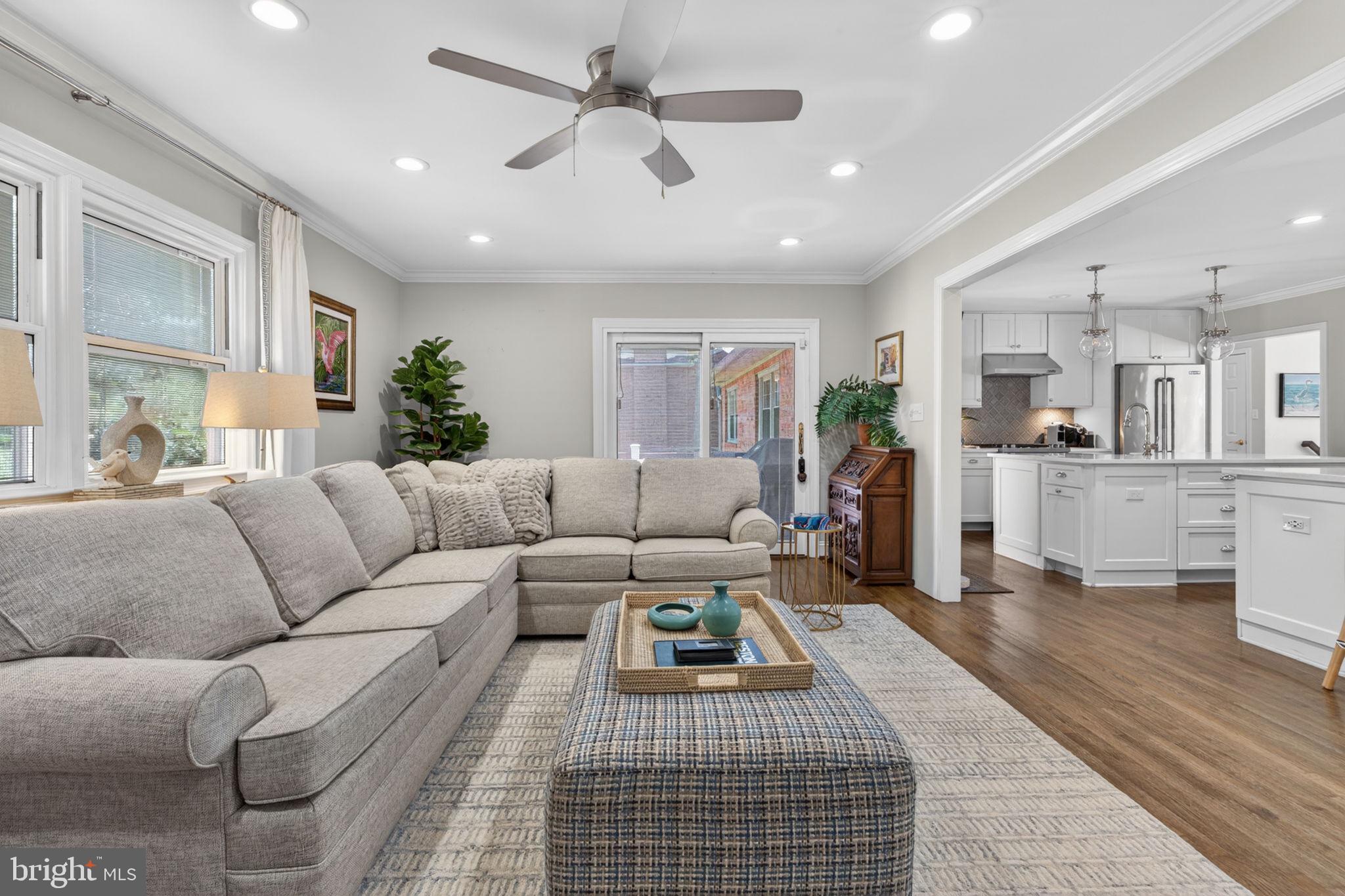 COUNTRY CLUB HILLS - Residential