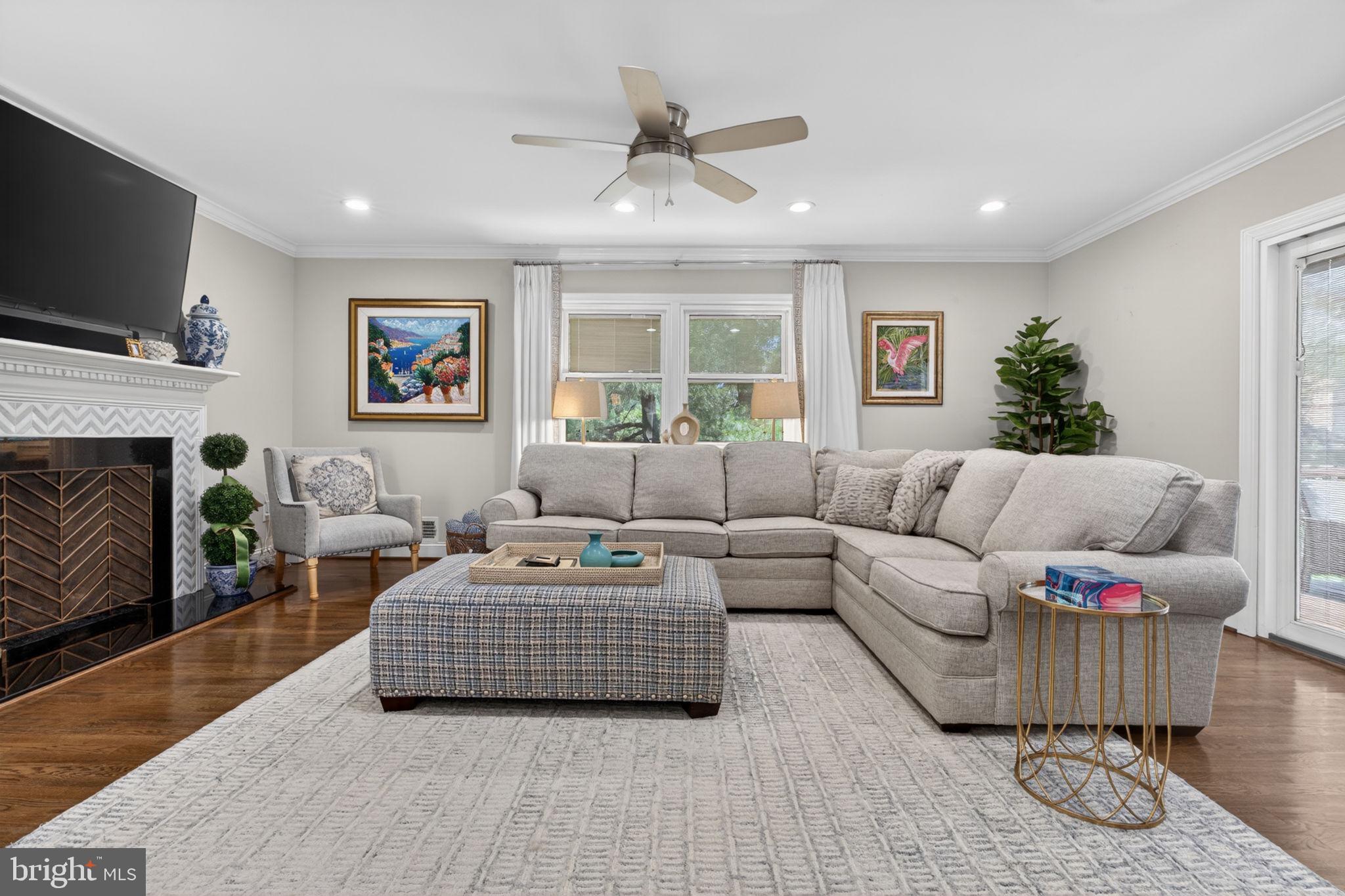 COUNTRY CLUB HILLS - Residential