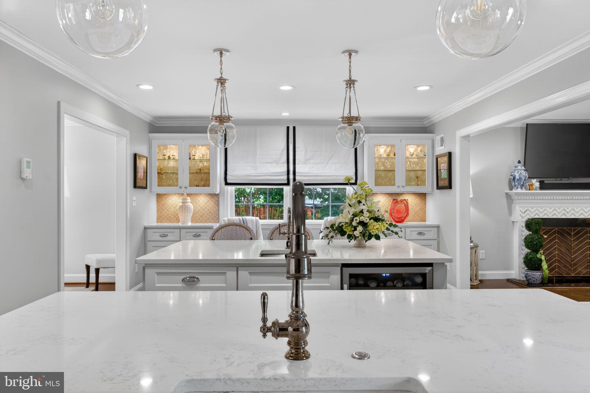 COUNTRY CLUB HILLS - Residential
