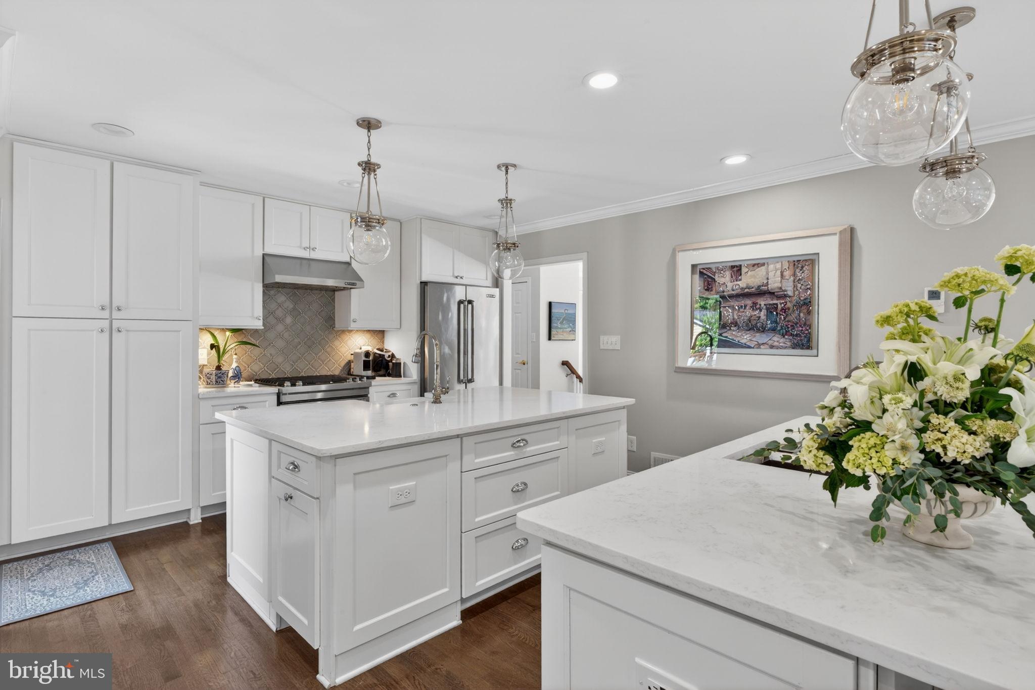 COUNTRY CLUB HILLS - Residential