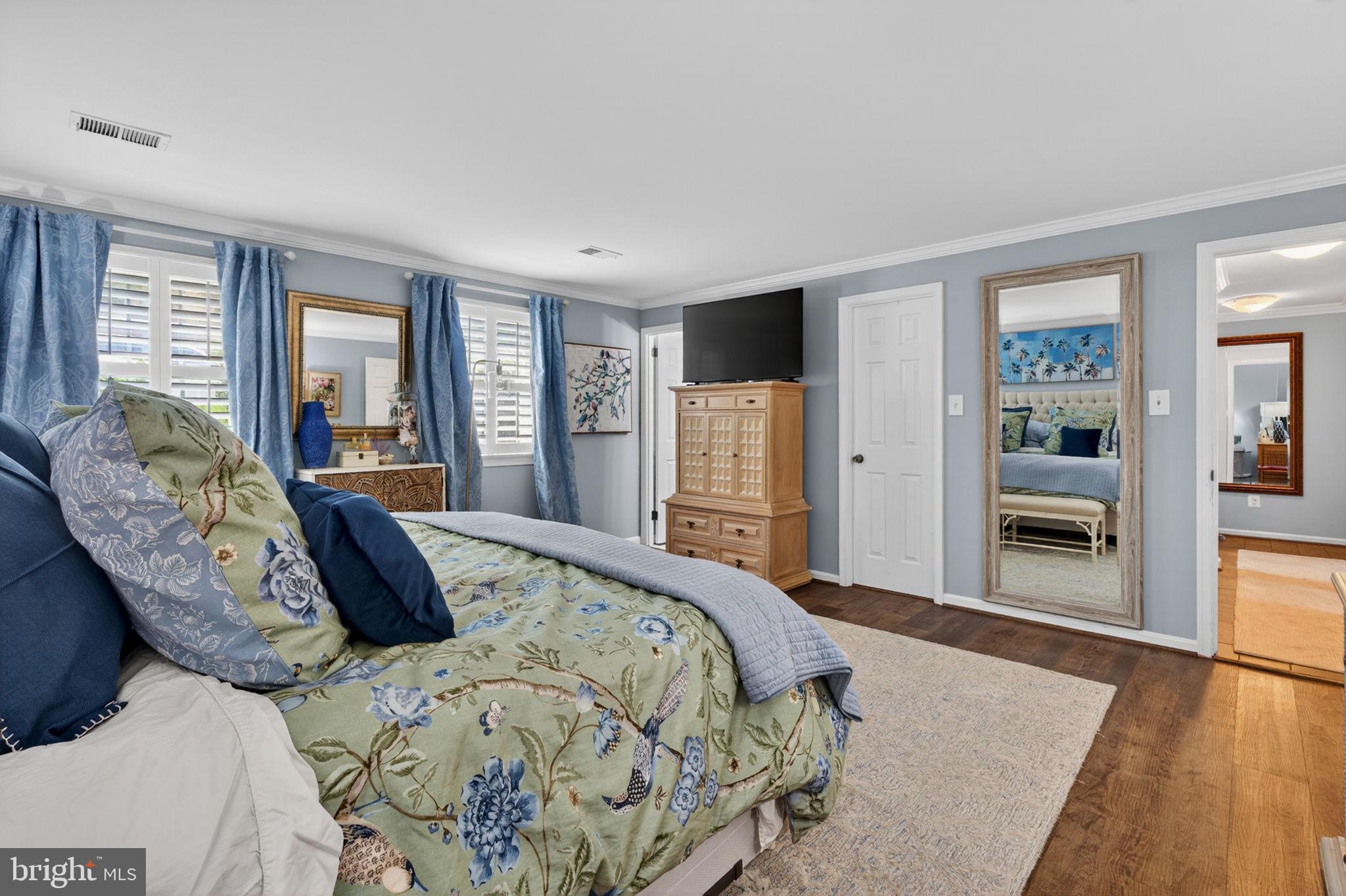 COUNTRY CLUB HILLS - Residential