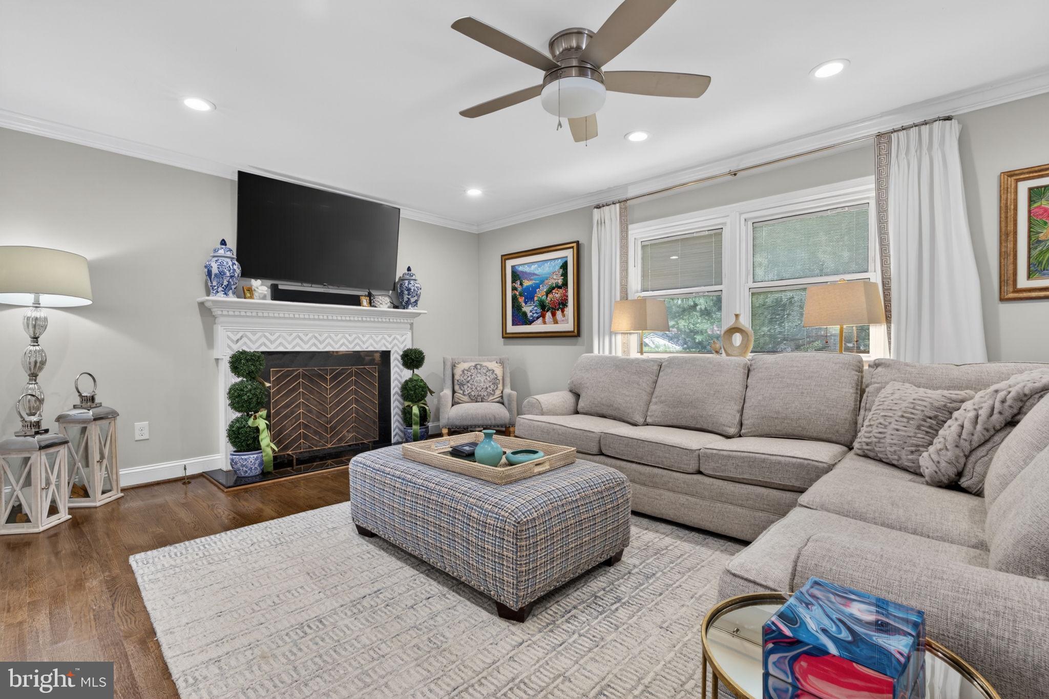 COUNTRY CLUB HILLS - Residential