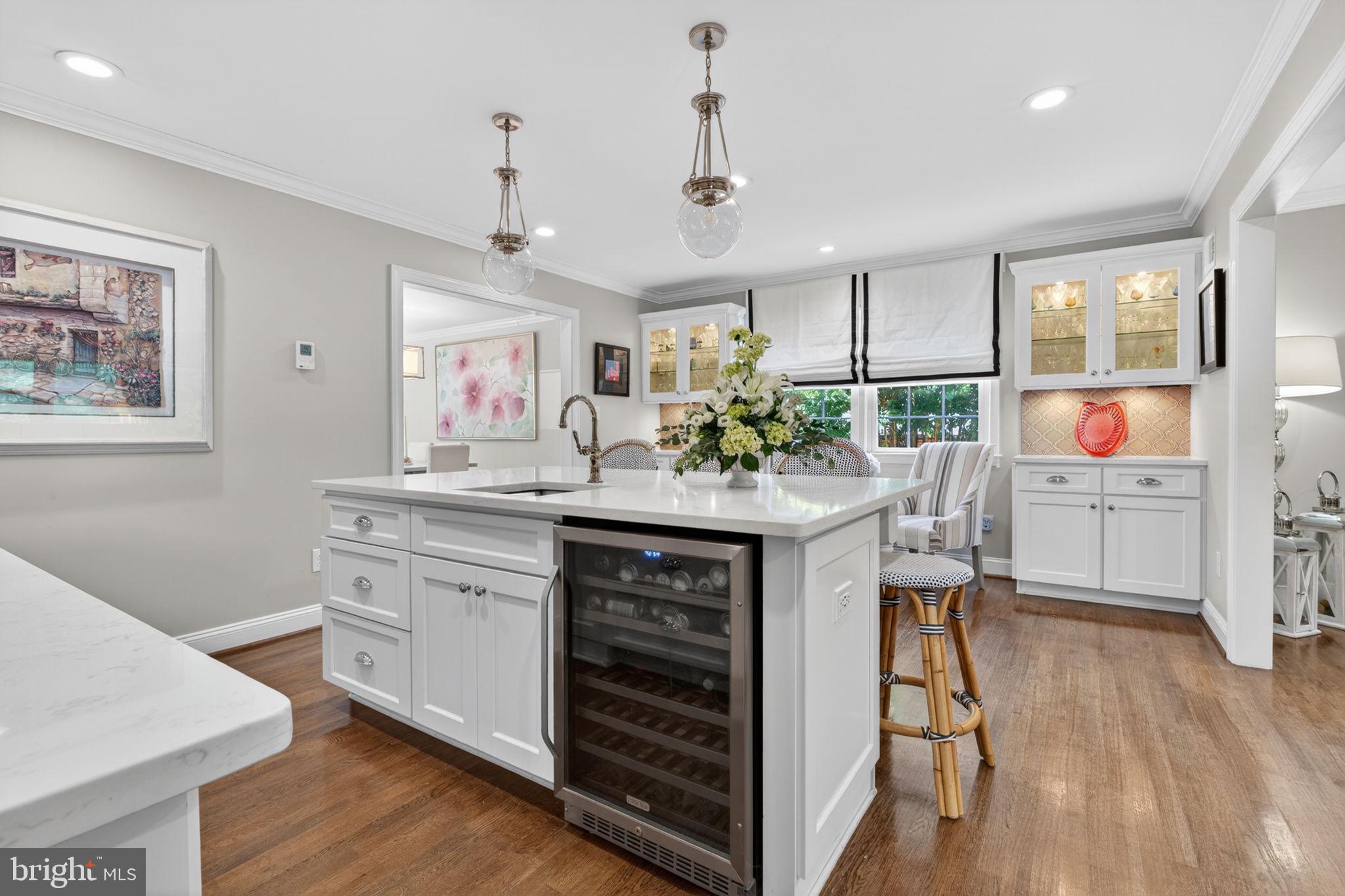 COUNTRY CLUB HILLS - Residential