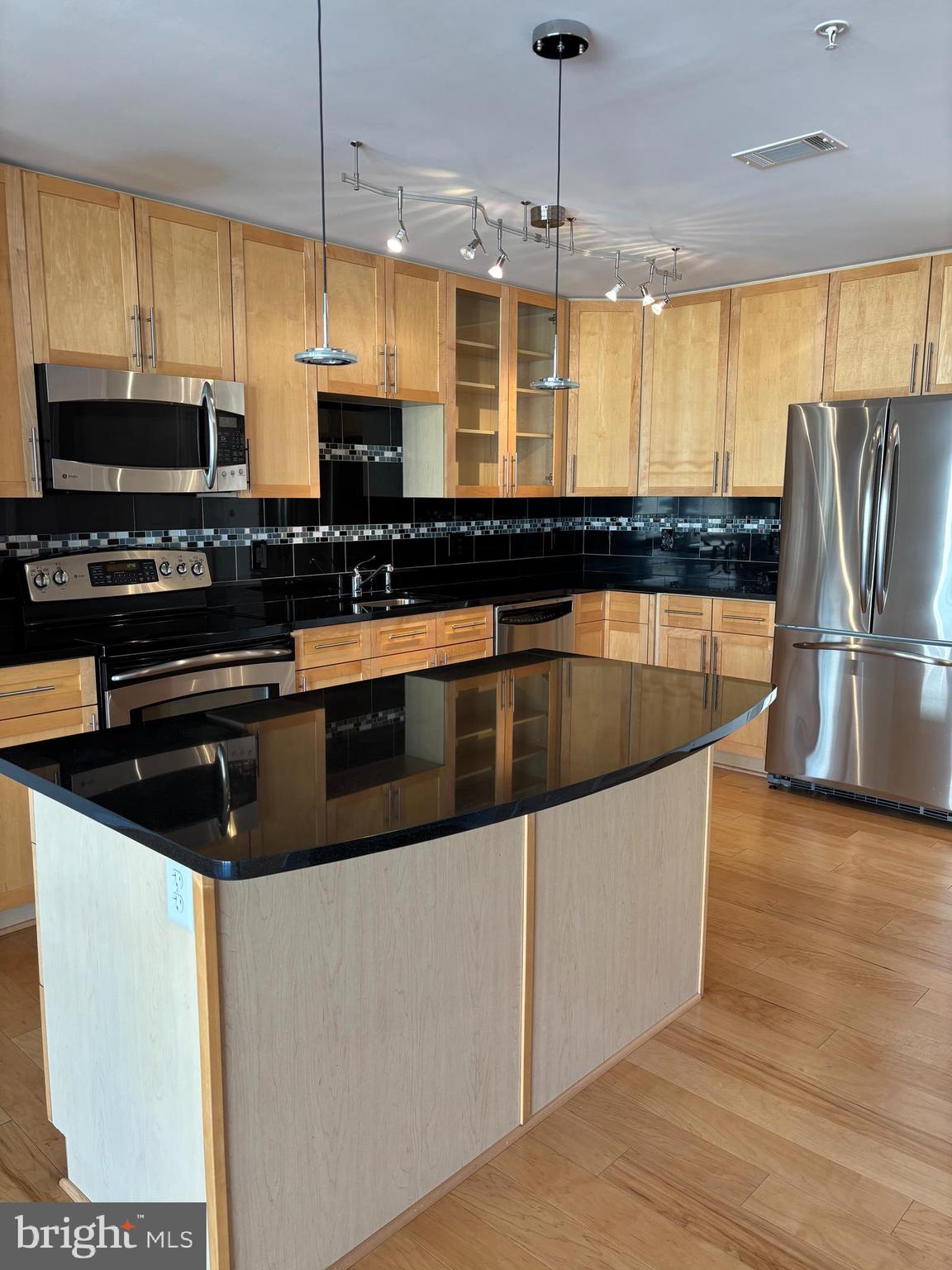 NATIONAL HARBOR - Residential Lease