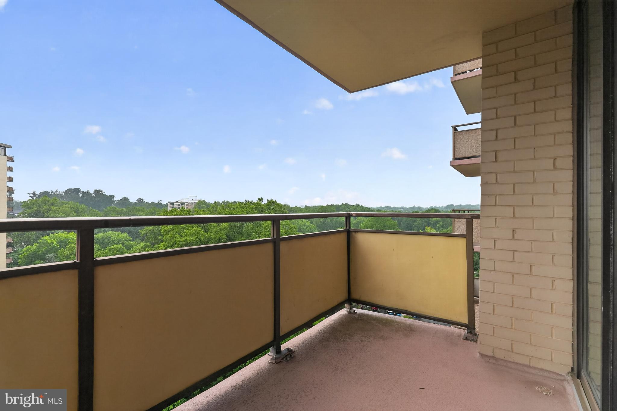 PROMENADE TOWERS - Residential