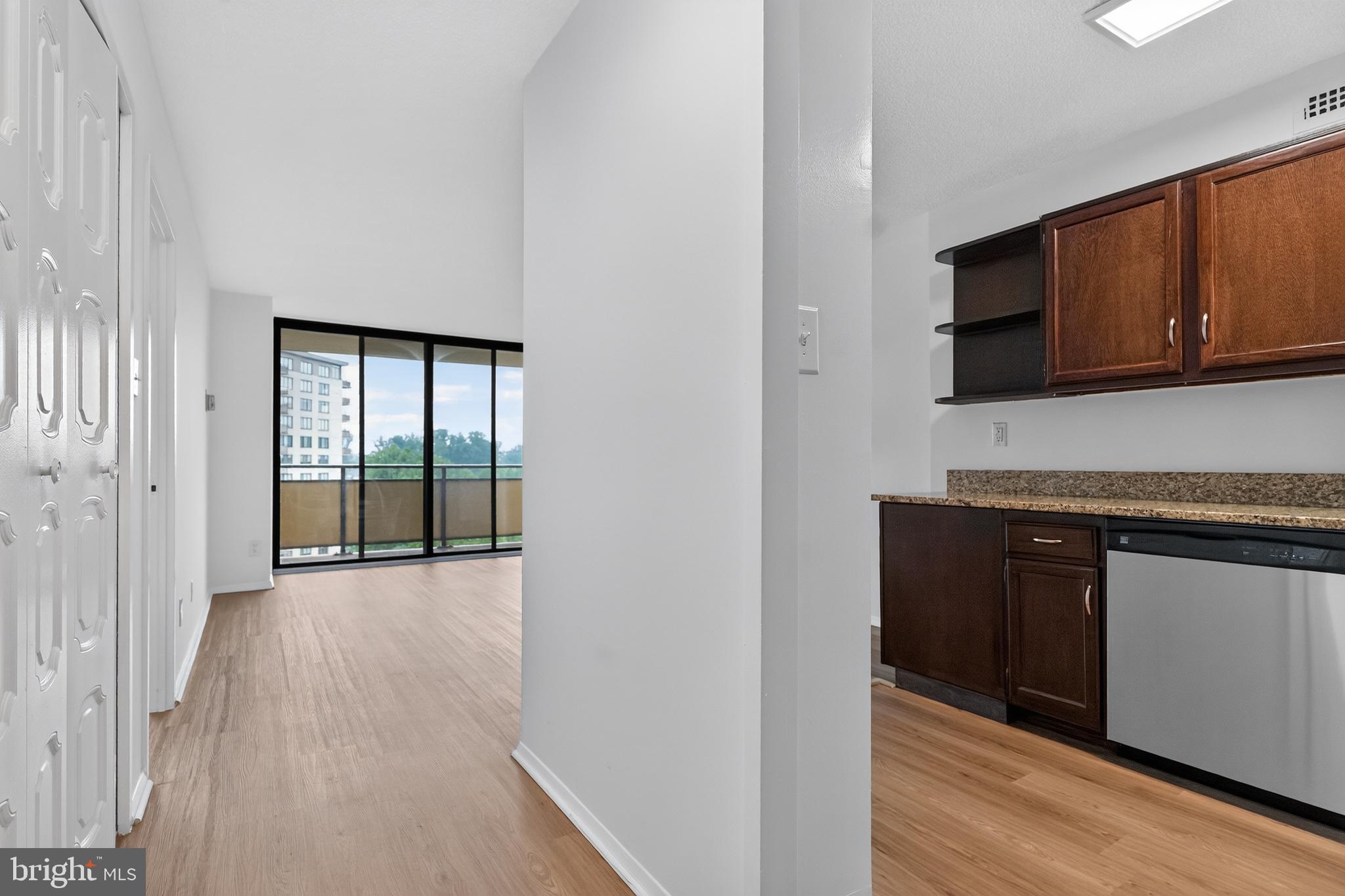 PROMENADE TOWERS - Residential