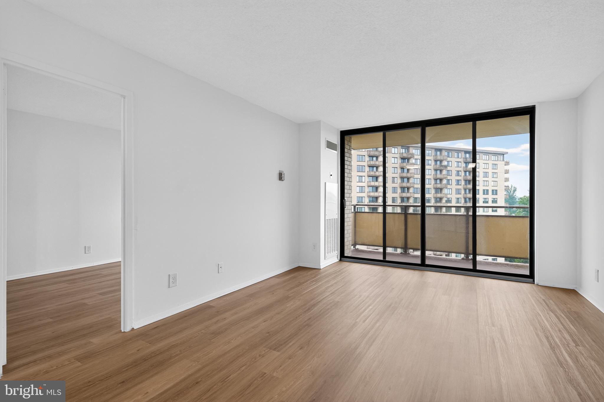 PROMENADE TOWERS - Residential