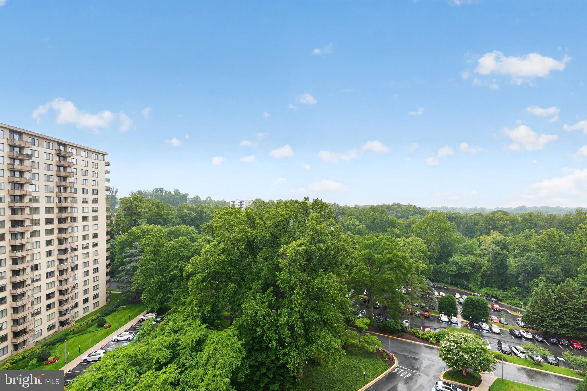 PROMENADE TOWERS - Residential