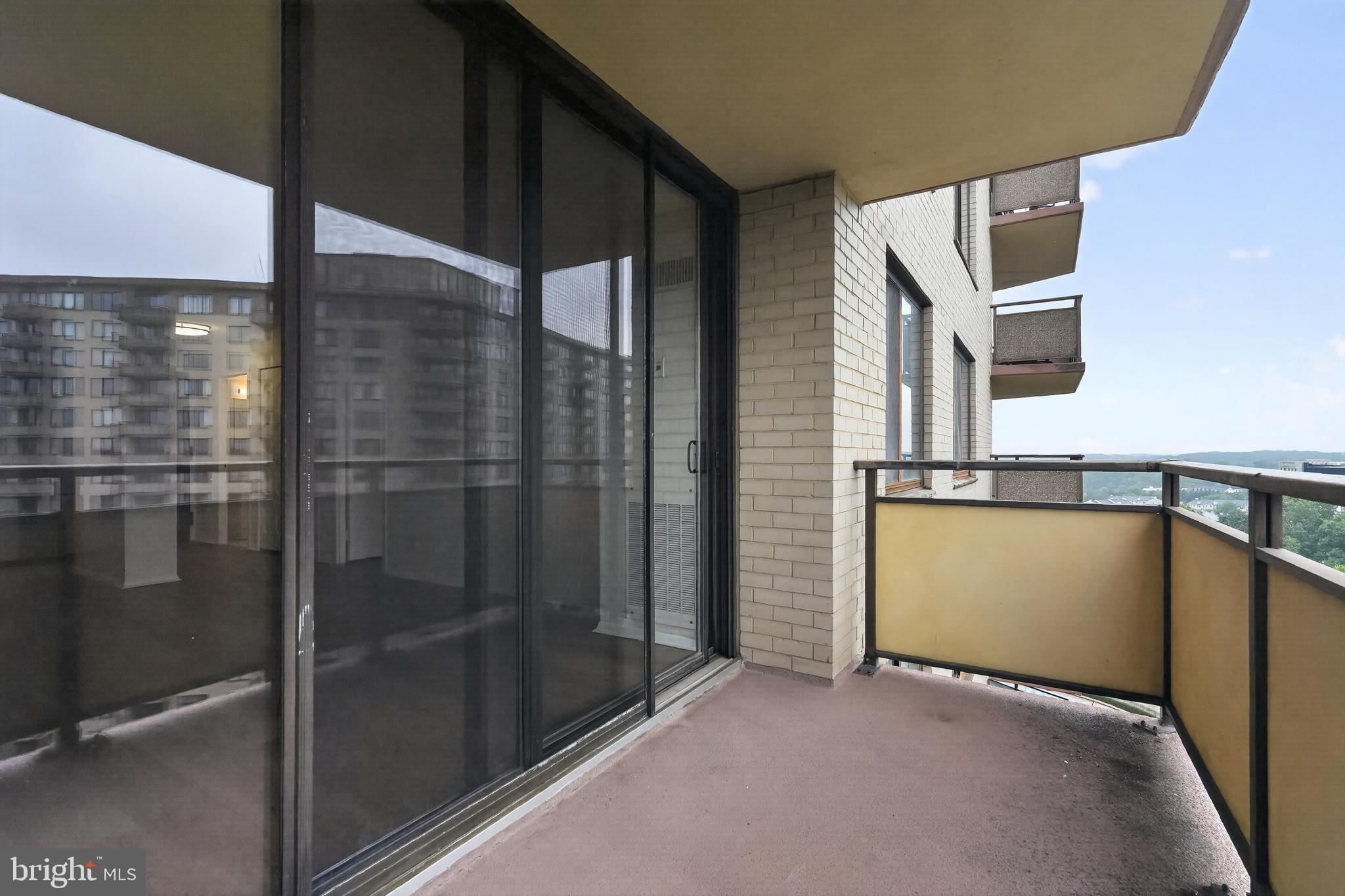 PROMENADE TOWERS - Residential
