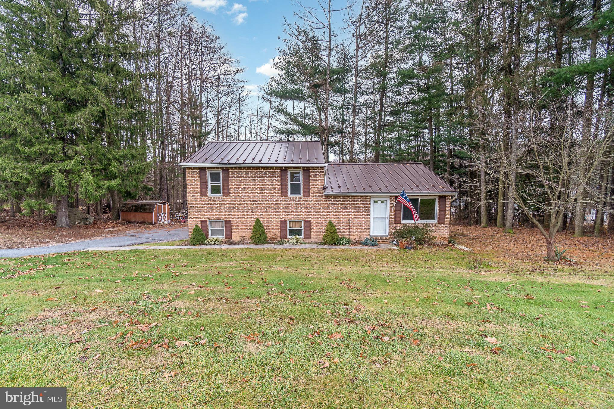 Great home in Carlisle School District! Sitting on almost an acre, with a nice deck, and a new metal roof. Call or text for a private showing today!