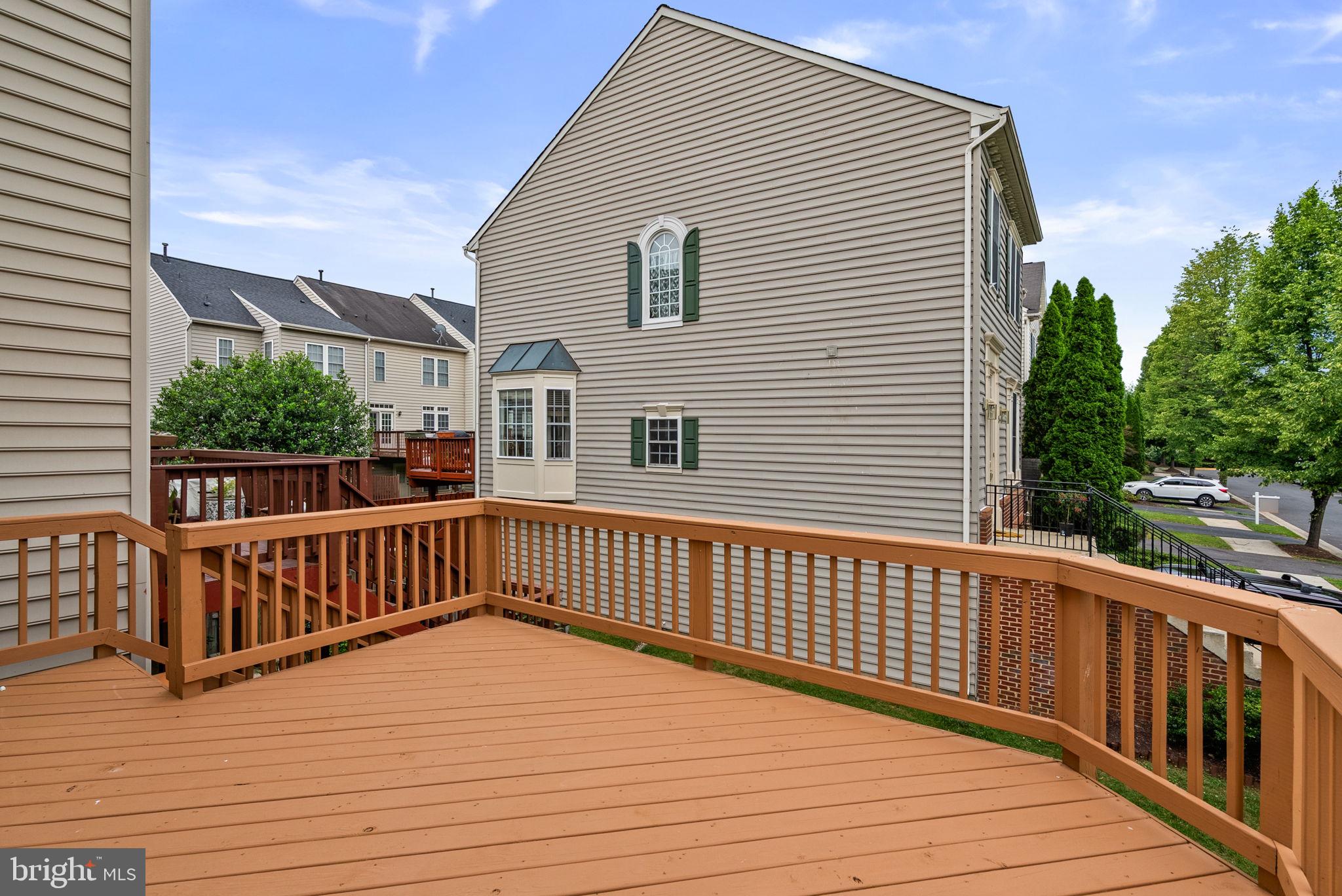 KINGSVIEW VILLAGE - Residential