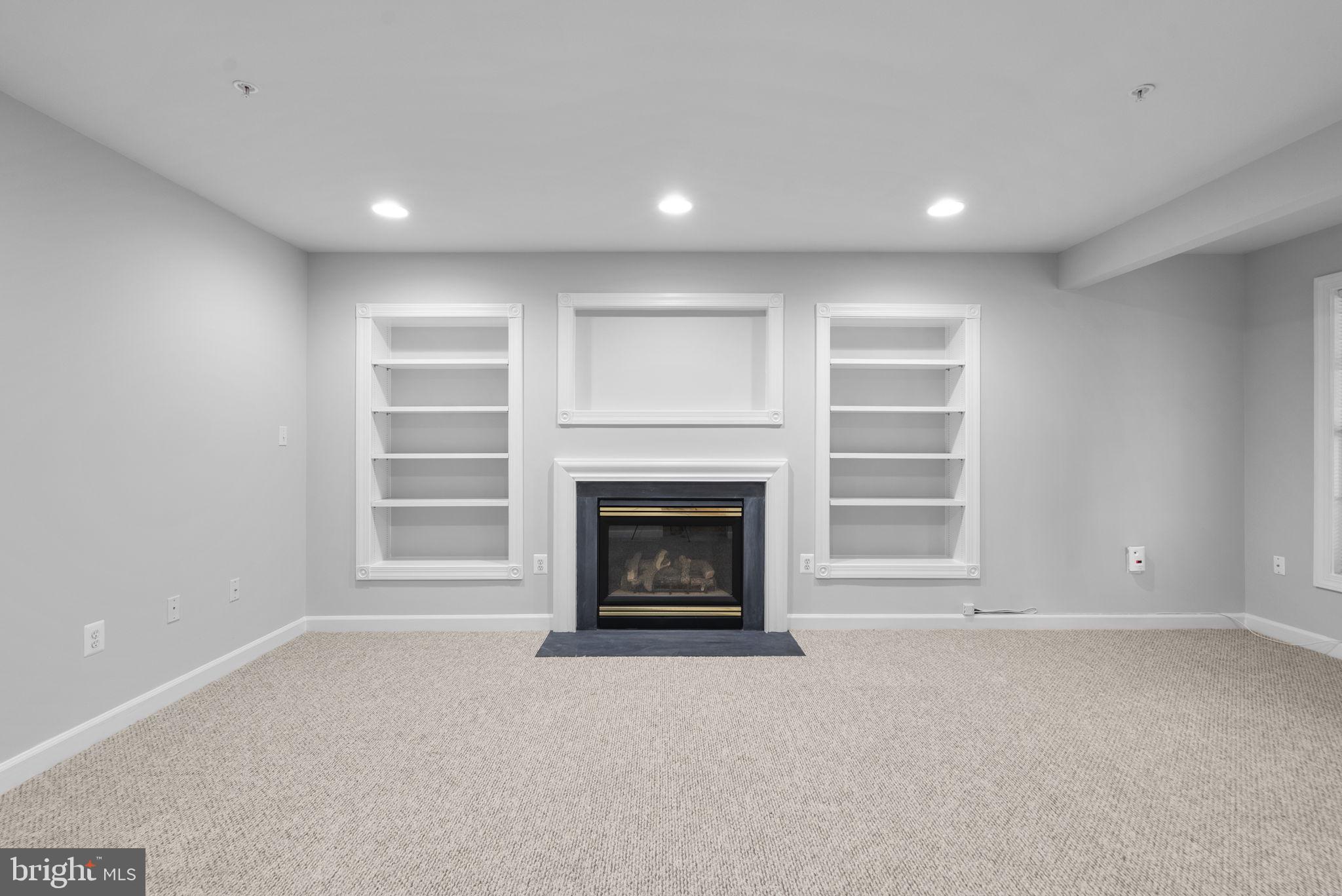 KINGSVIEW VILLAGE - Residential