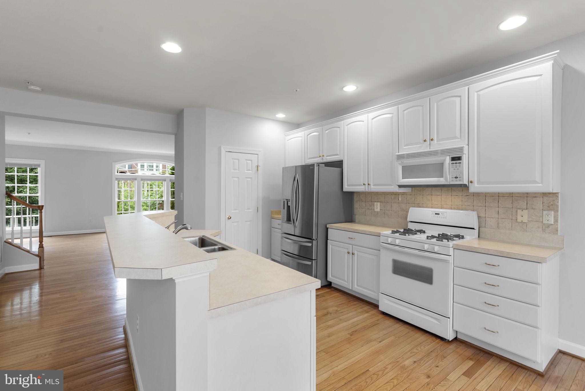 KINGSVIEW VILLAGE - Residential