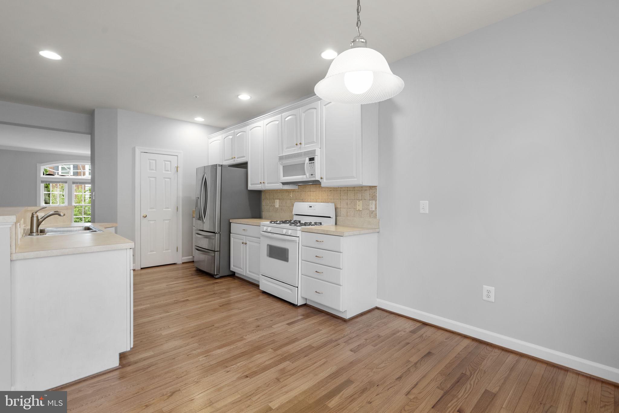 KINGSVIEW VILLAGE - Residential