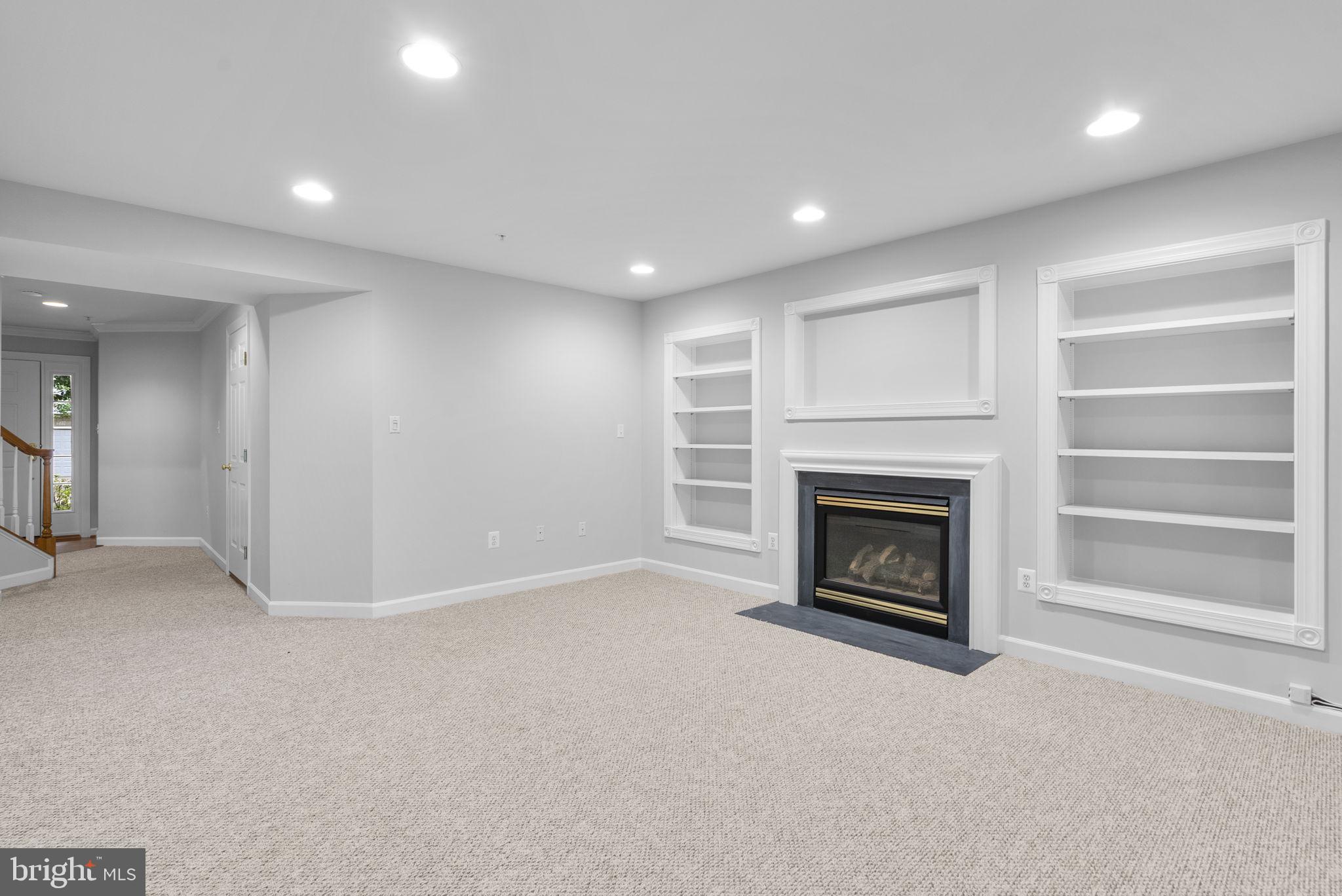 KINGSVIEW VILLAGE - Residential