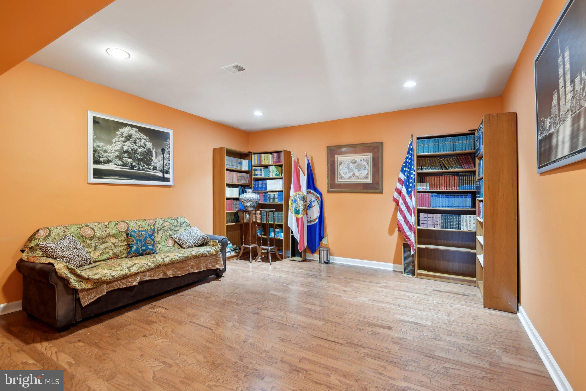 SEVEN HILLS - Residential