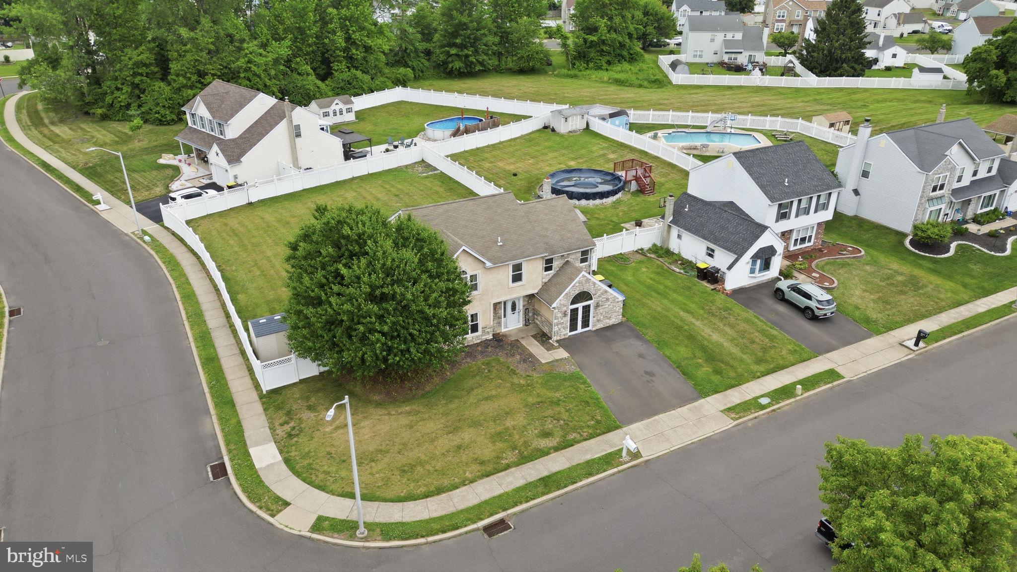 CROSS ROADS - Residential