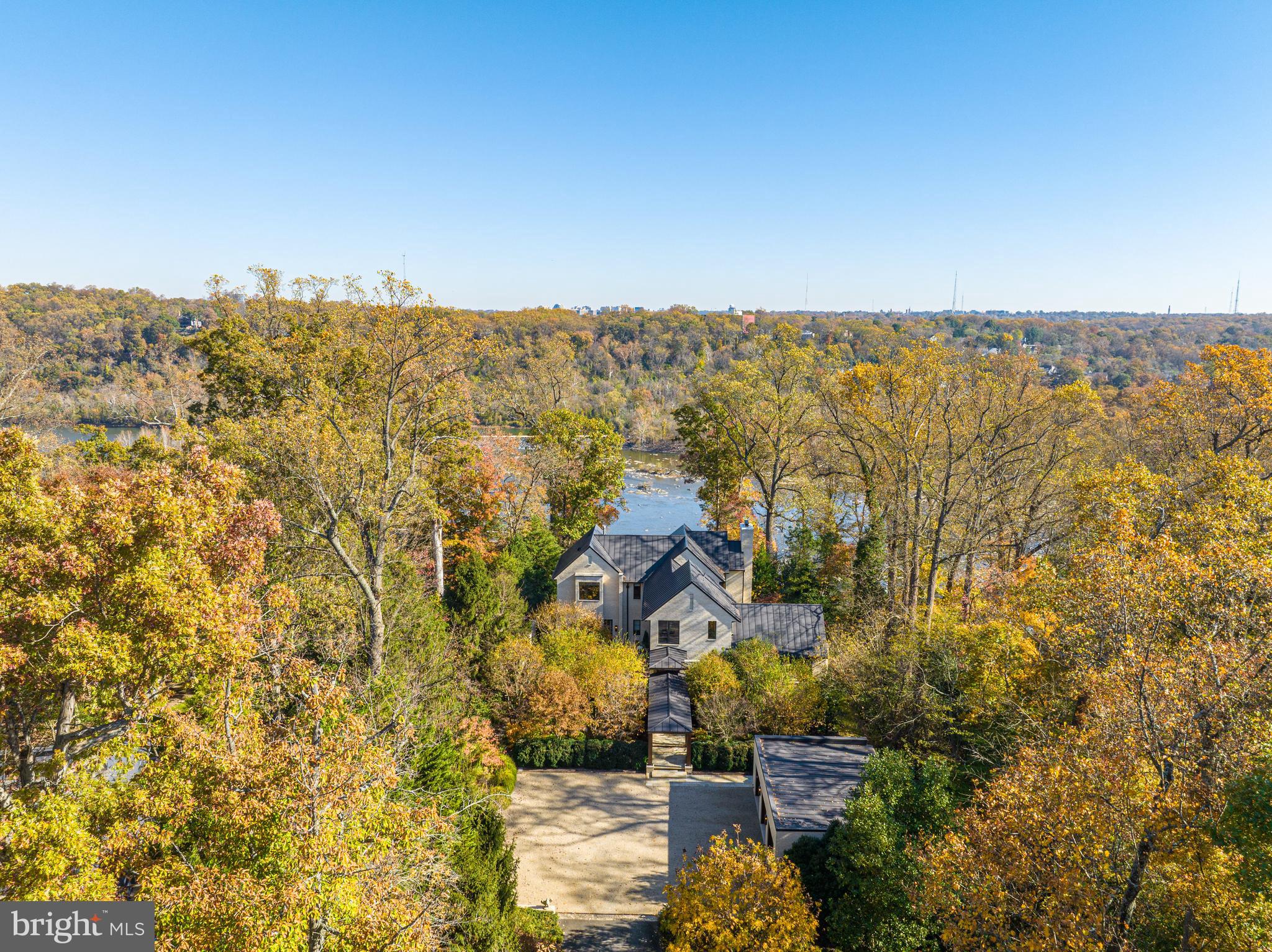 CREST LANE - Residential
