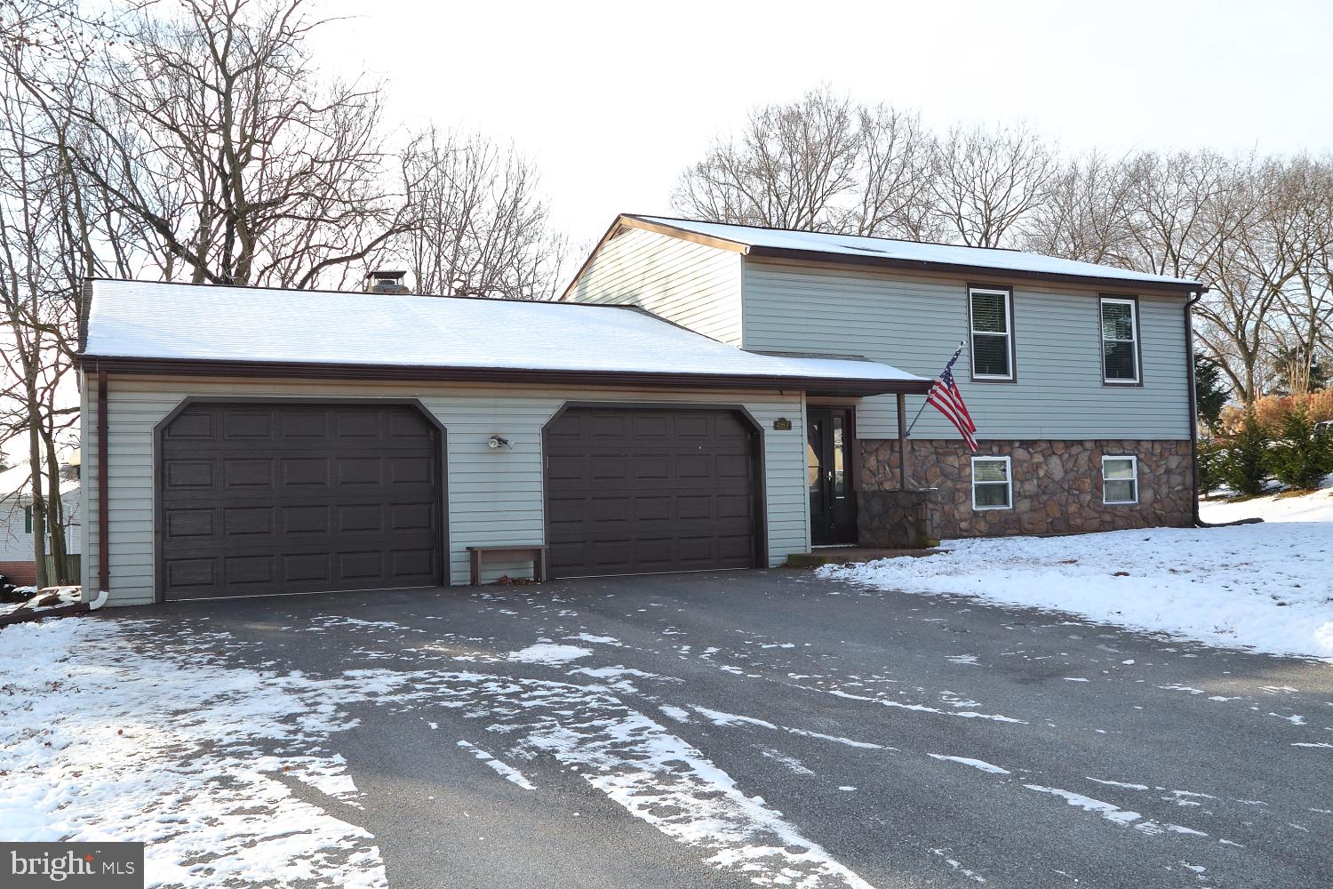 PIONEER HILLS - Land