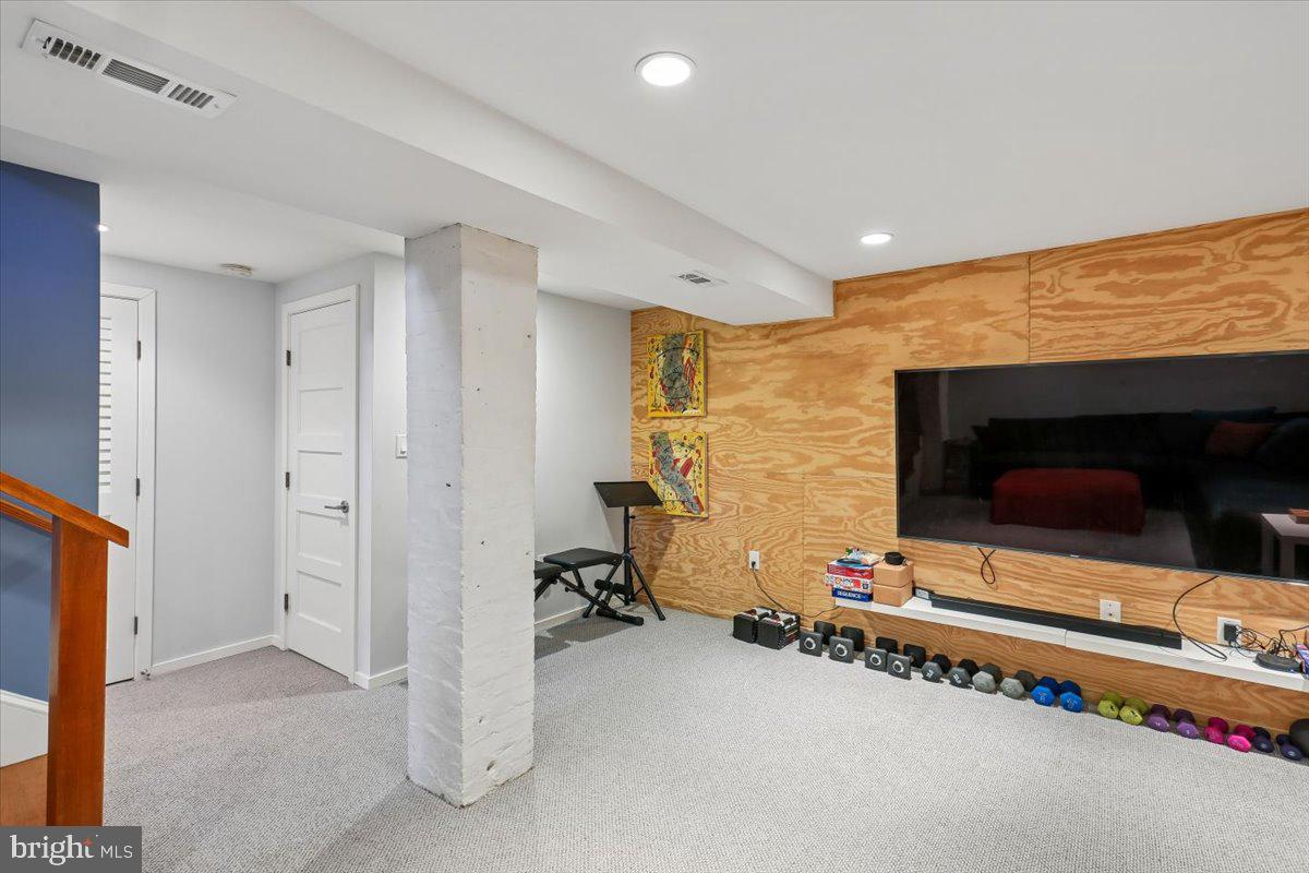 CHEVY CHASE - Residential
